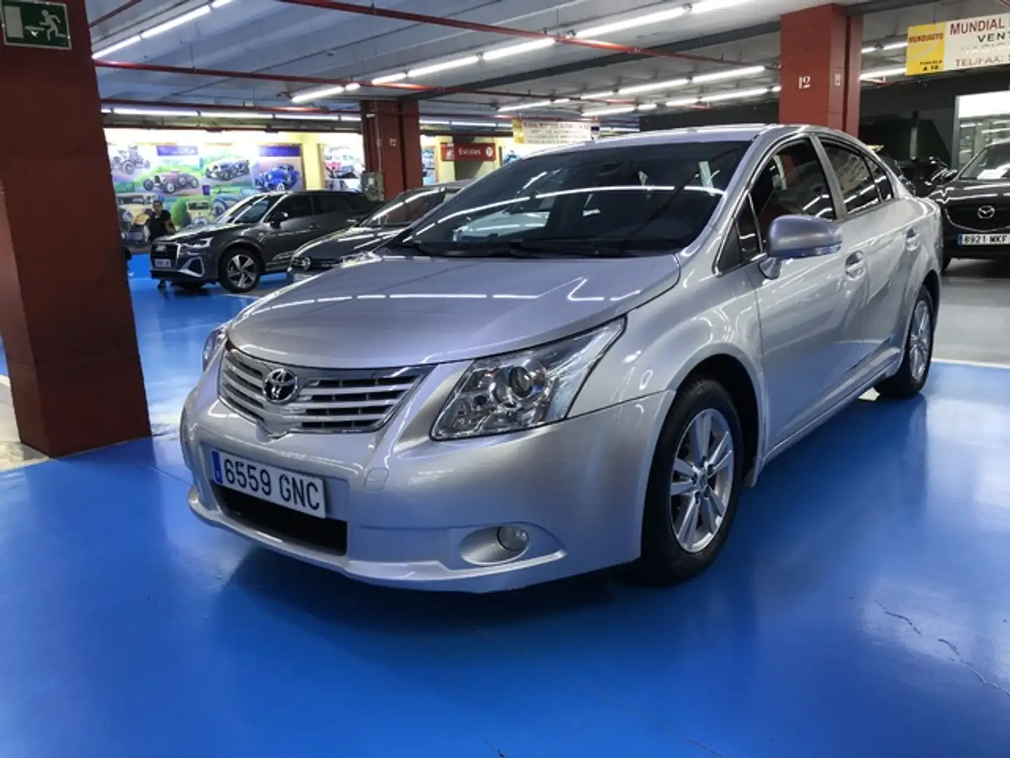 Toyota Avensis 1.6 Active Gris - 1