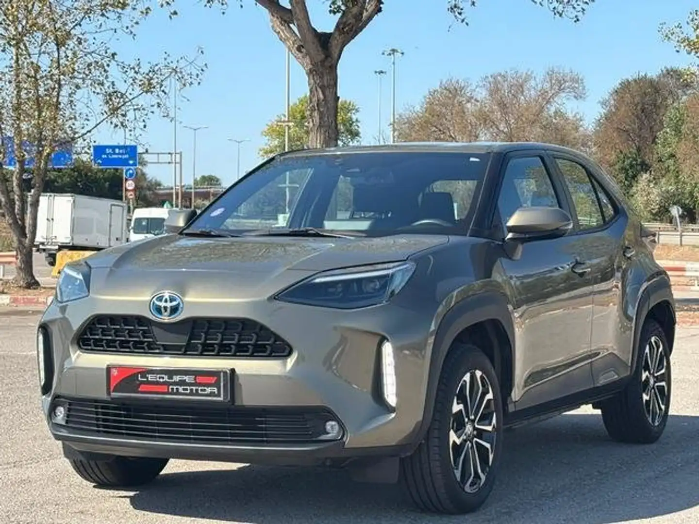 Toyota Yaris Cross 120H Active Tech Marrón - 2