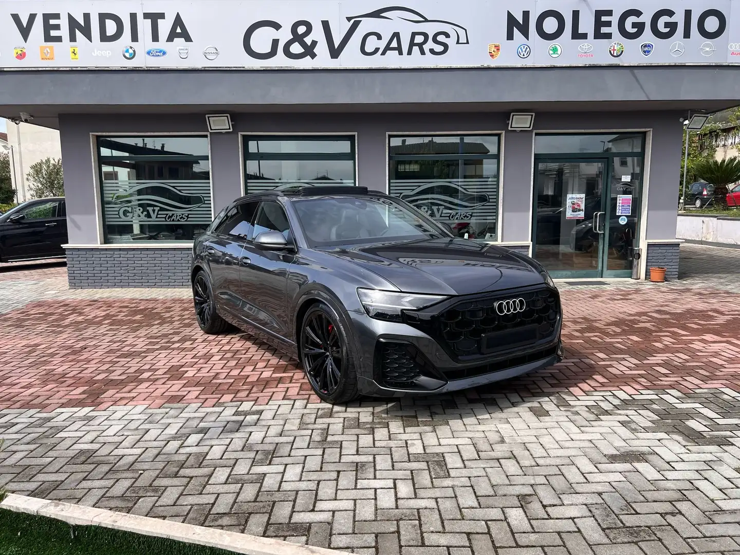 Audi Q8 Acconto €39.200 Noleggio con riscatto NoScoring Gris - 1