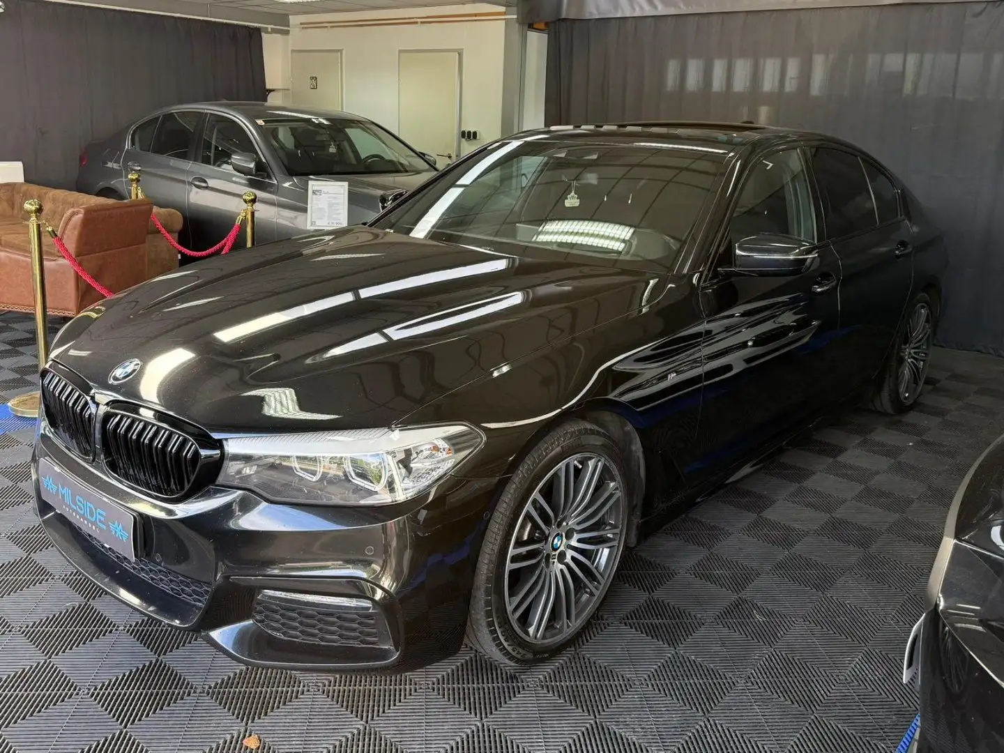 BMW 530 - 530 d xDrive M Sport Schwarz - 2