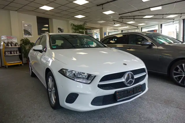 Mercedes-Benz A 200 A 200 Automatik +Navi+PDC+SHZ+Carplay+Android+Temp