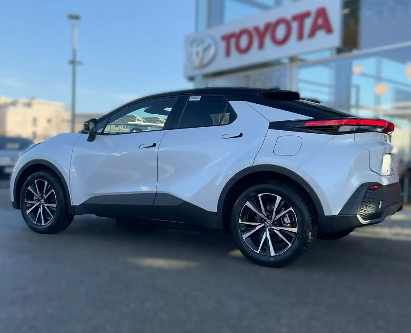Toyota C-HR 2.0 Plug-in-Hybrid Black&White Weiß - 2