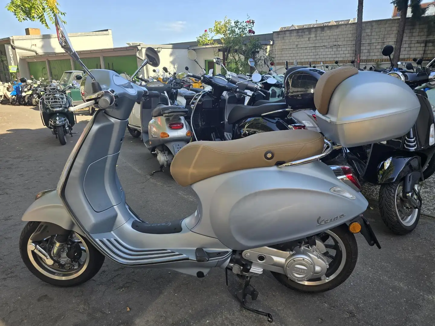 Vespa Primavera S 50 fahrbar mit Autoführerschein Šedá - 2