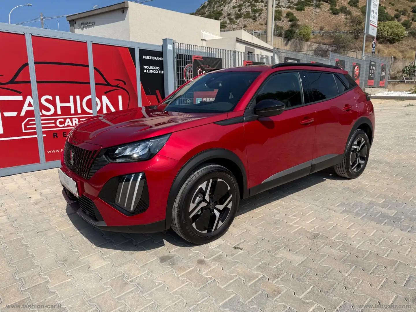 Peugeot 2008 PureTech 100 S&S Allure NUOVA KM.0 Rot - 1