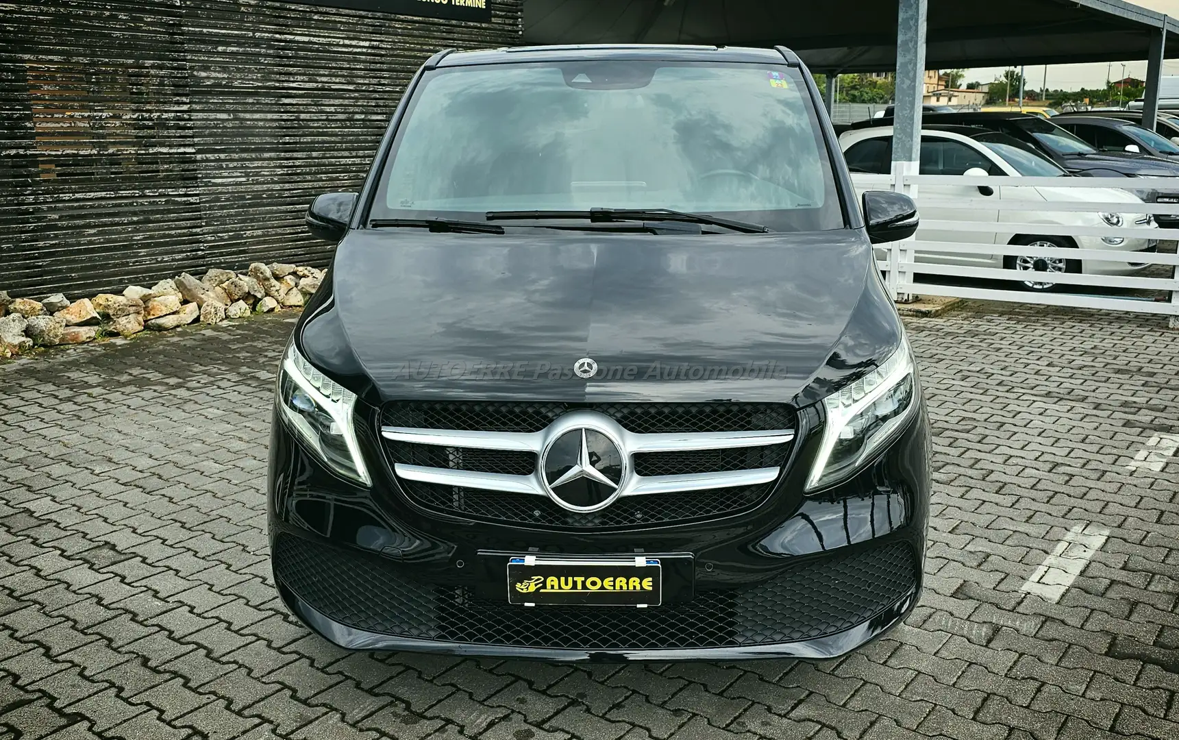Mercedes-Benz V 250 d Premium 4matic Extralong Czarny - 2