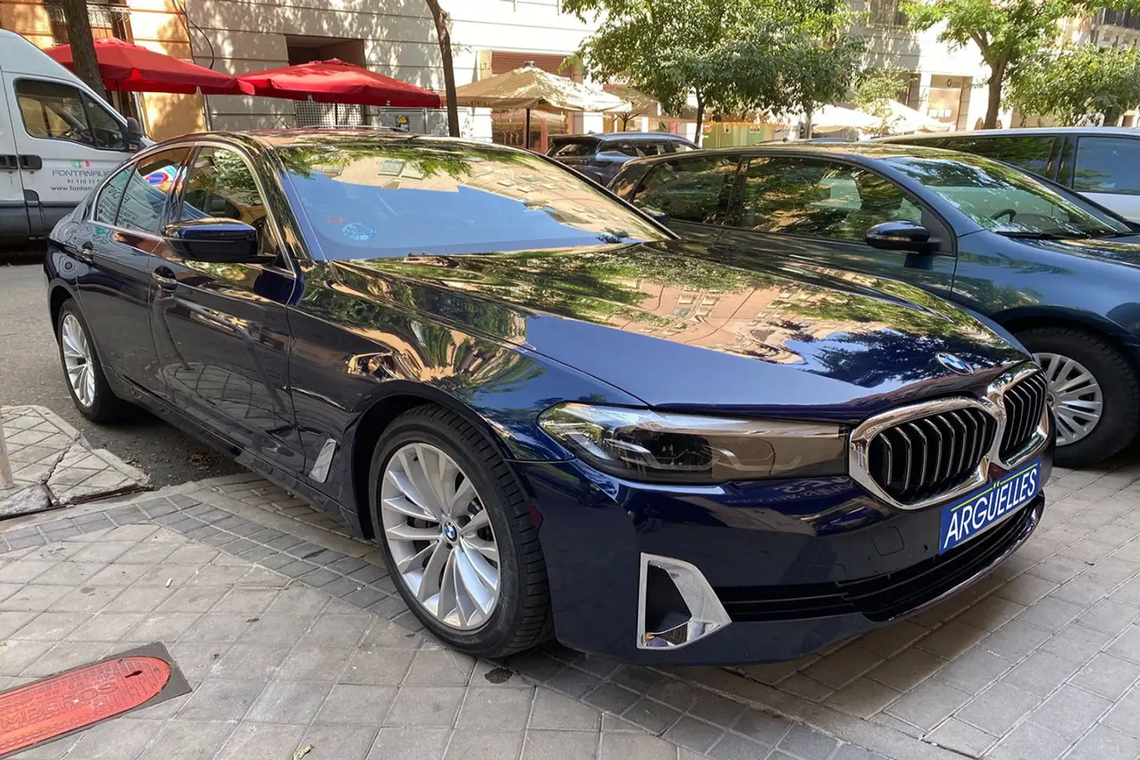 BMW 540 i A Luxury 333cv Bleu - 2