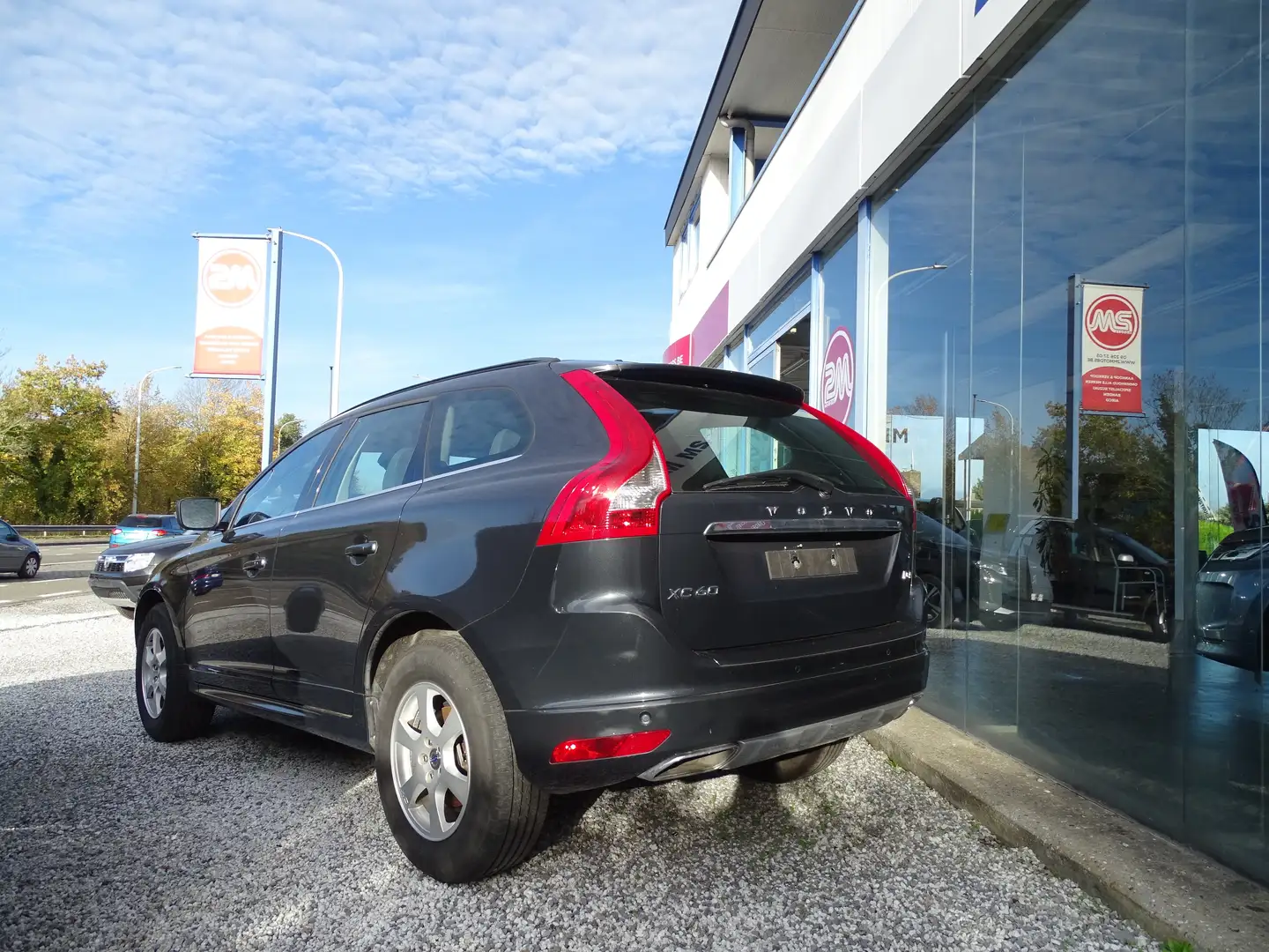 Volvo XC60 XC60 D4 Geartronic Kinetic Gris - 2