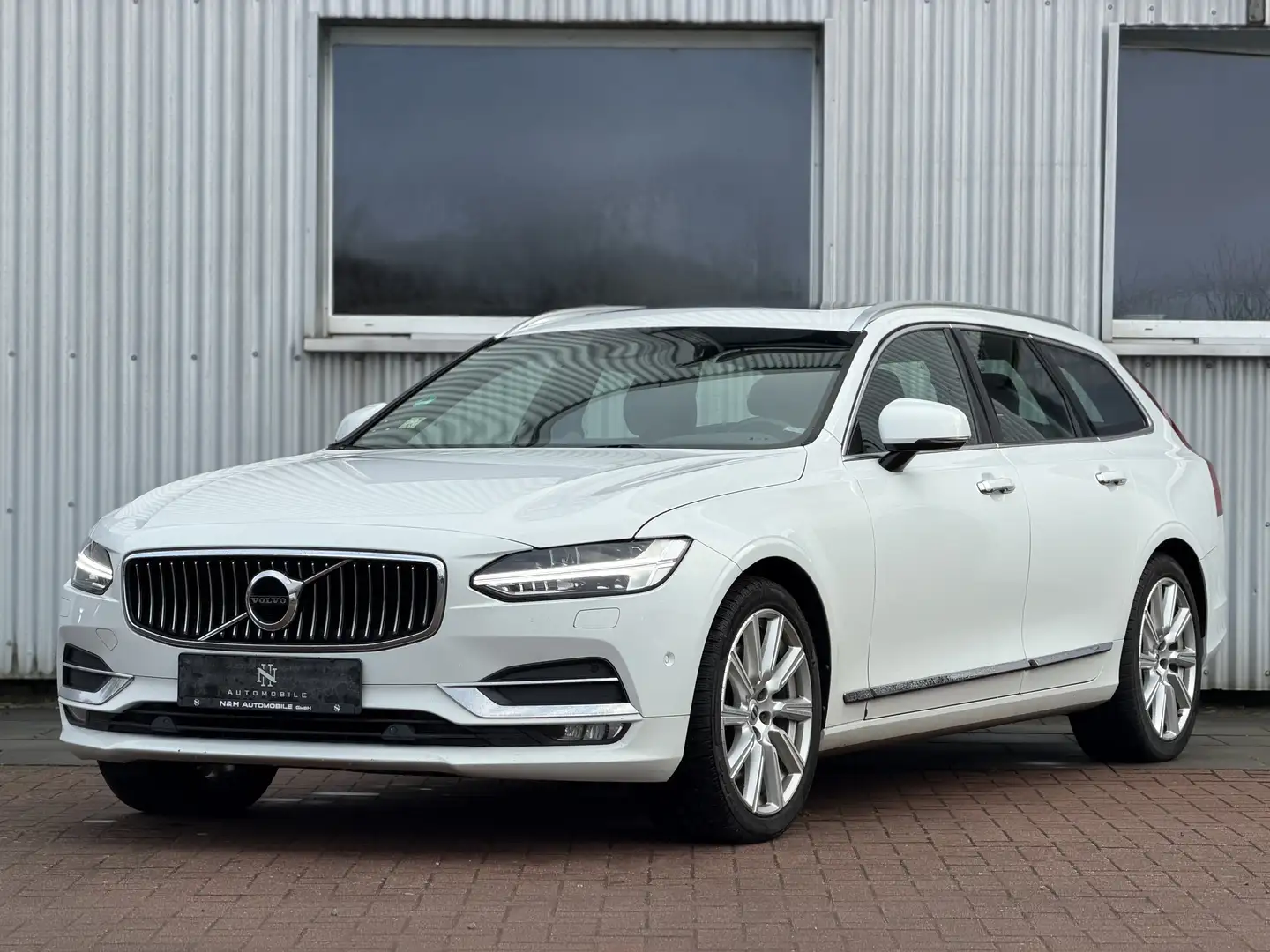 Volvo V90 Kombi Inscription AWD B&W Panorama Kamera Weiß - 2