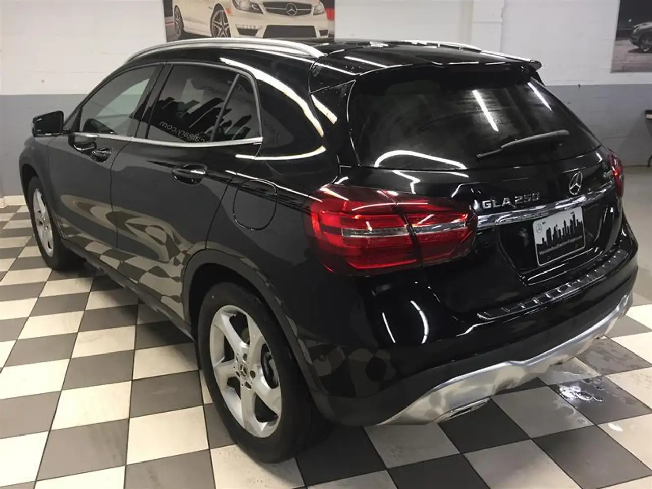 Mercedes-Benz GLA снимка Mercedes-Benz GLA