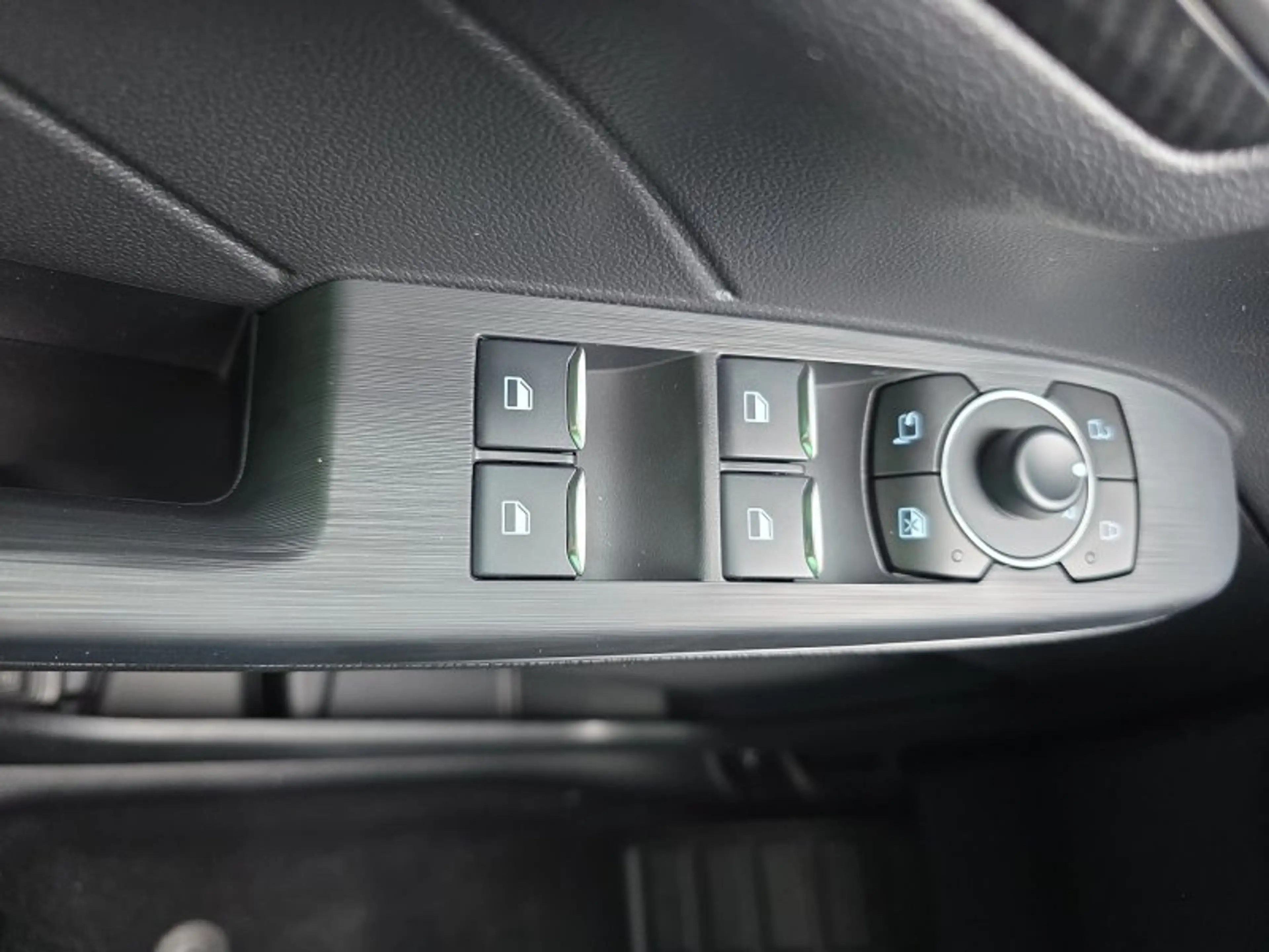 Ford Kuga ST-Line 2.5 Plug-in-Hybrid aAHK/Keyless/Winterp/LE — photo 40