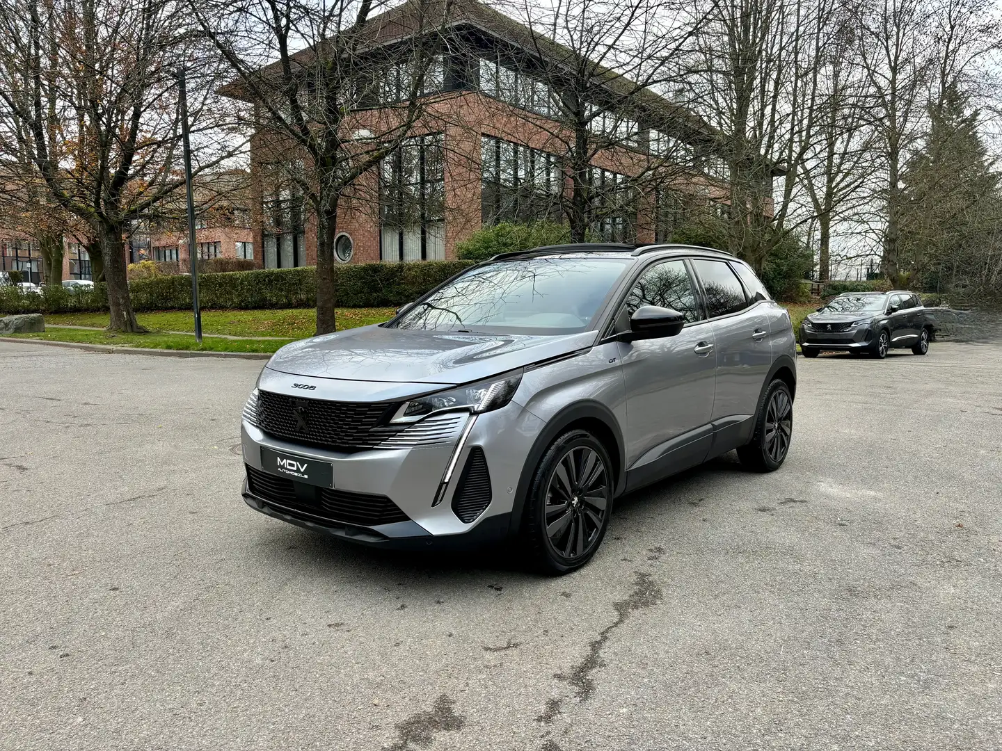 Peugeot 3008 1.5 BlueHDi GT Black Pack Pano / Navi Led / Camera Grau - 2