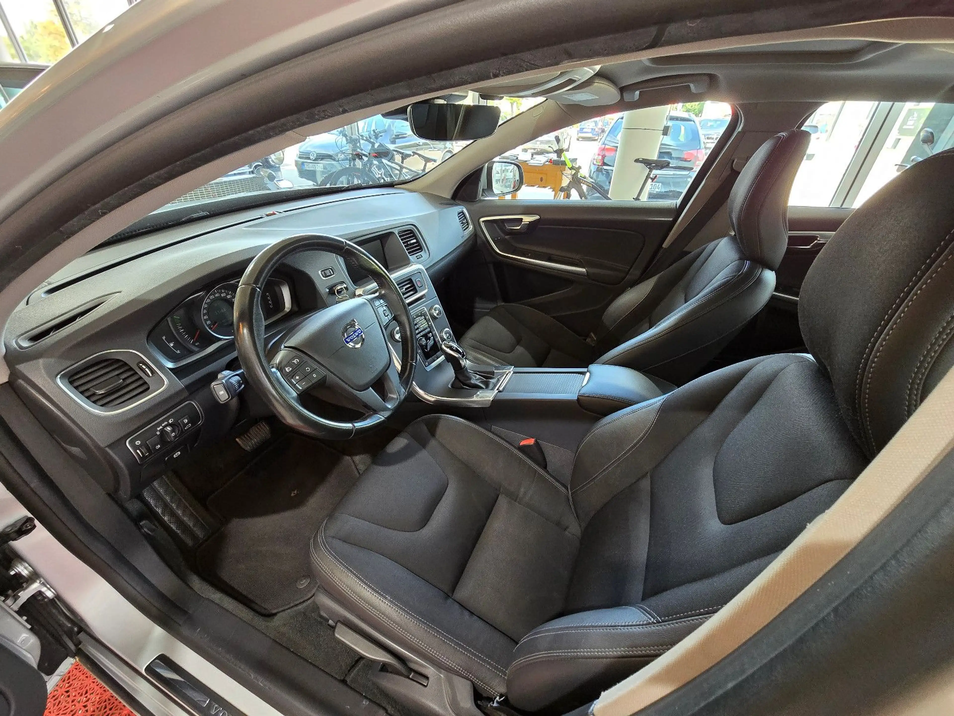 Volvo S60 Lim. Business Edition+NAVI+TEILLEDER+XENON+ — photo 13