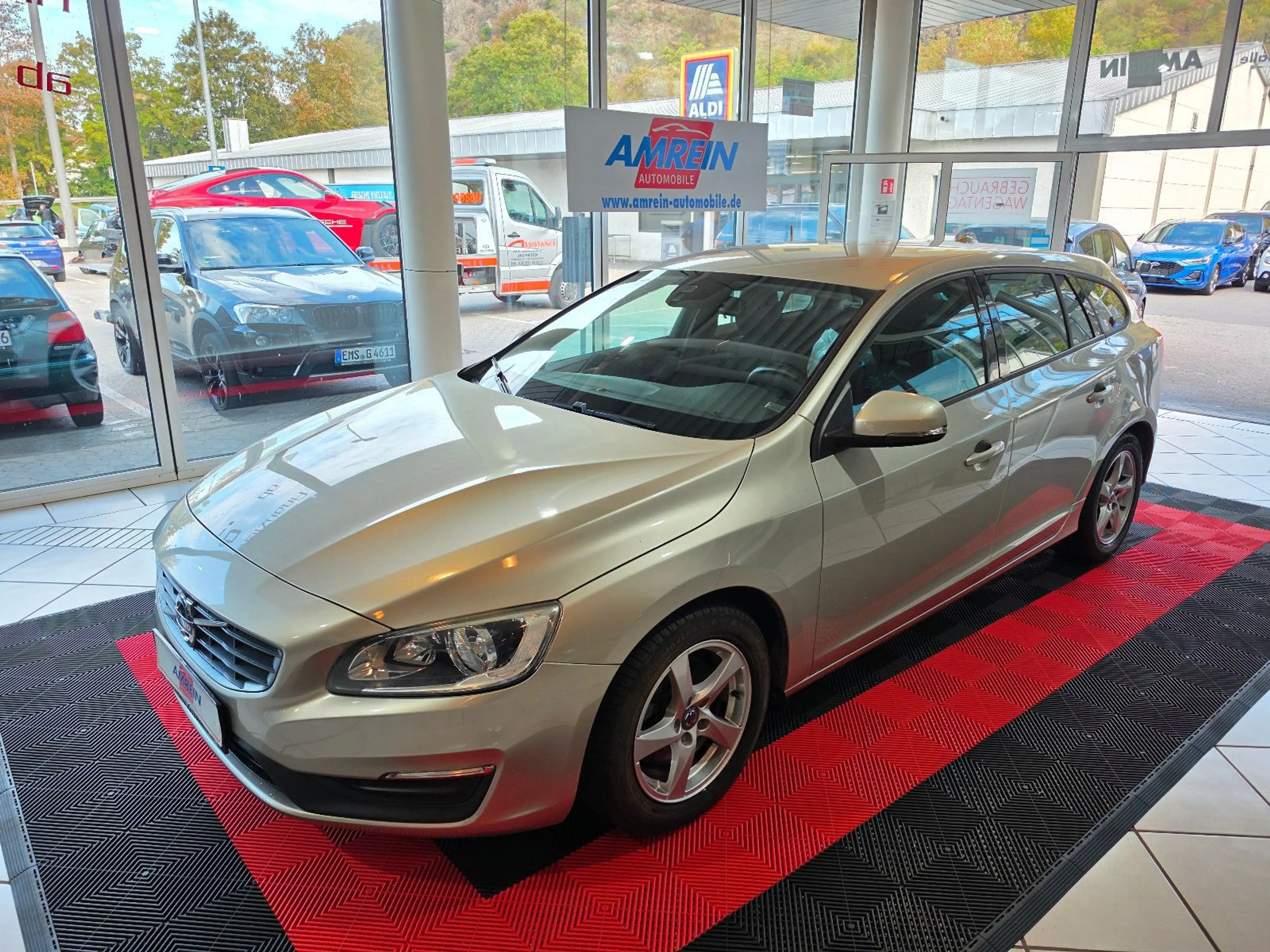 Volvo S60 Lim. Business Edition+NAVI+TEILLEDER+XENON+ — photo 5