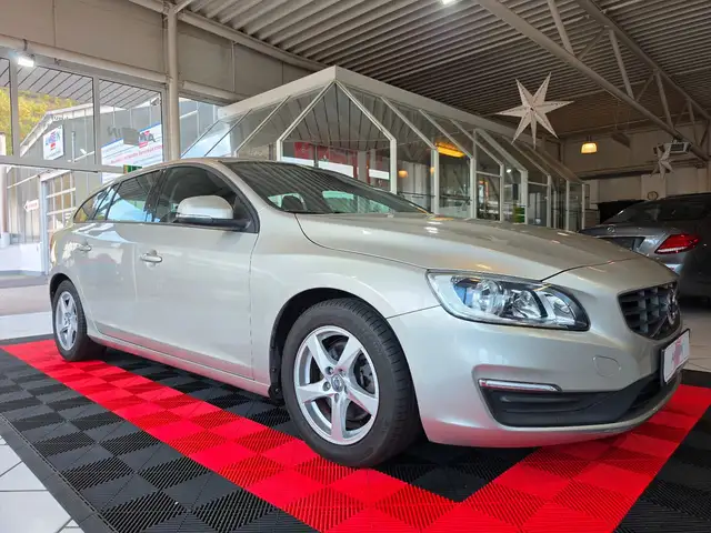 Volvo S60 Lim. Business Edition+NAVI+TEILLEDER+XENON+