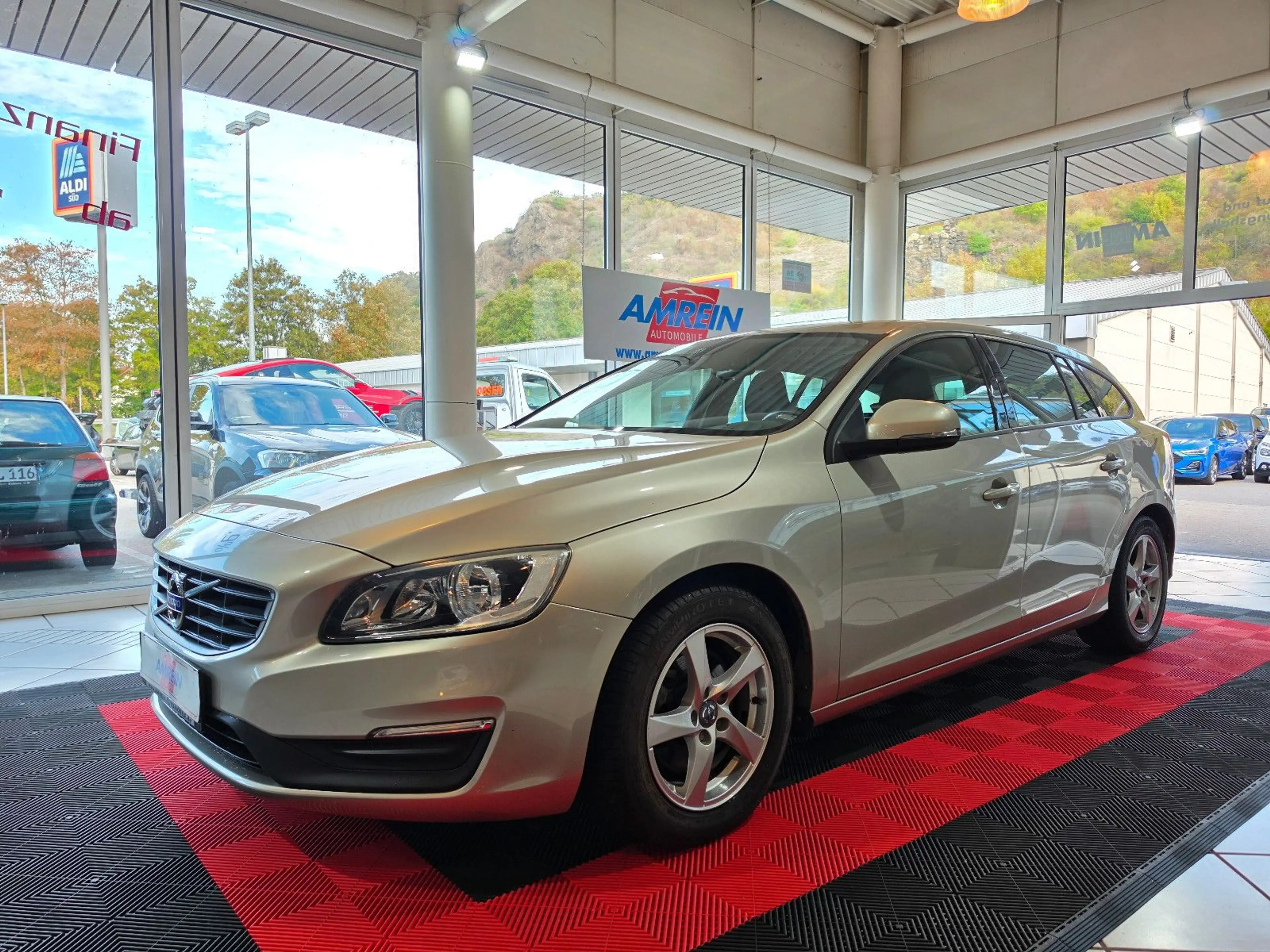 Volvo S60 Lim. Business Edition+NAVI+TEILLEDER+XENON+ — photo 4