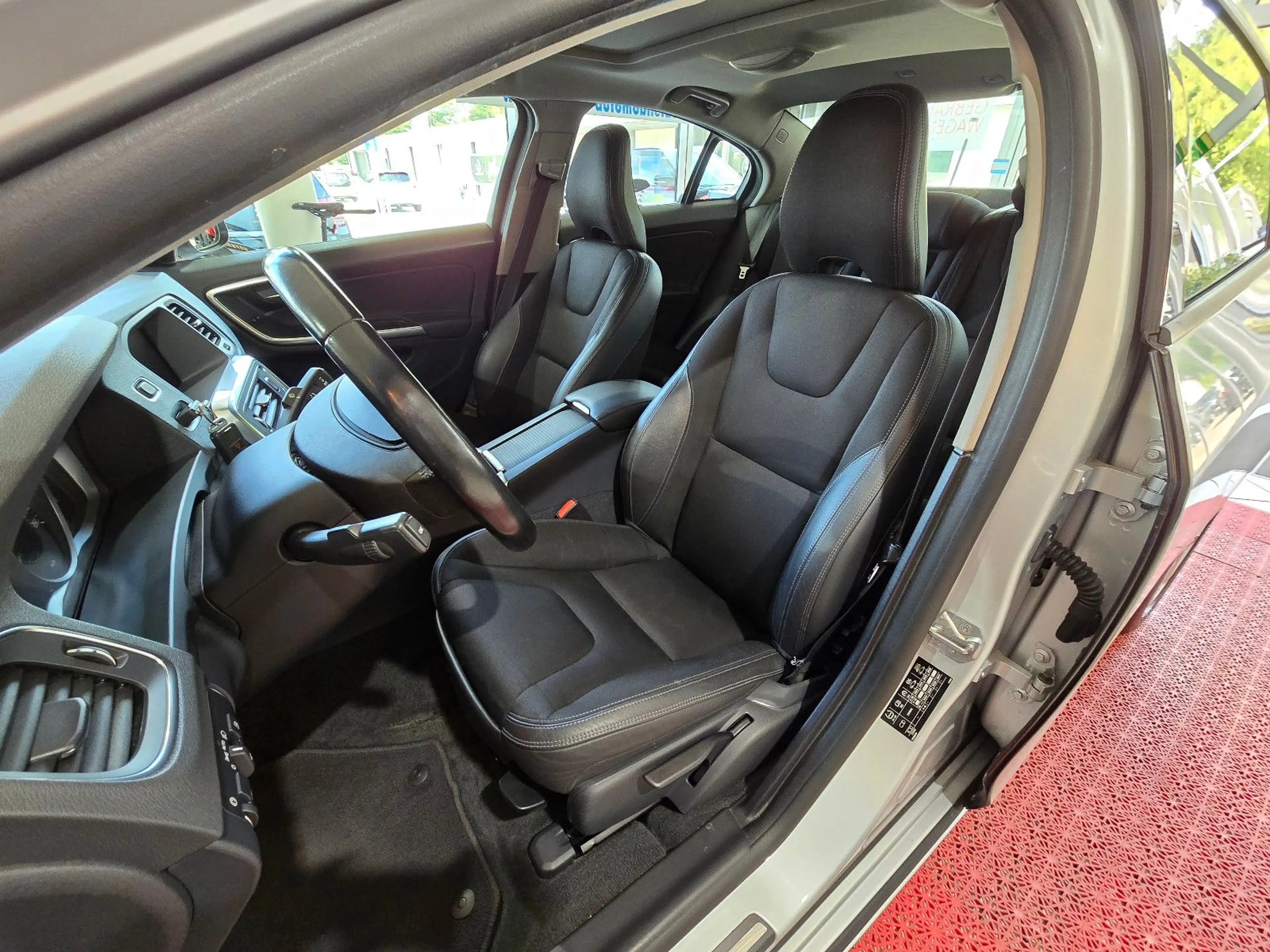Volvo S60 Lim. Business Edition+NAVI+TEILLEDER+XENON+ — photo 11