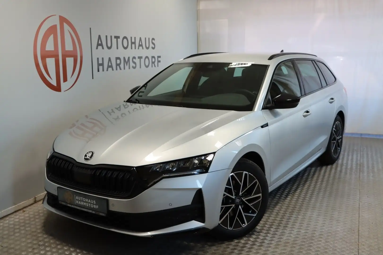 Skoda Octavia Combi 2.0 TDI DSG Sportline AHK Kamera Silber - 1