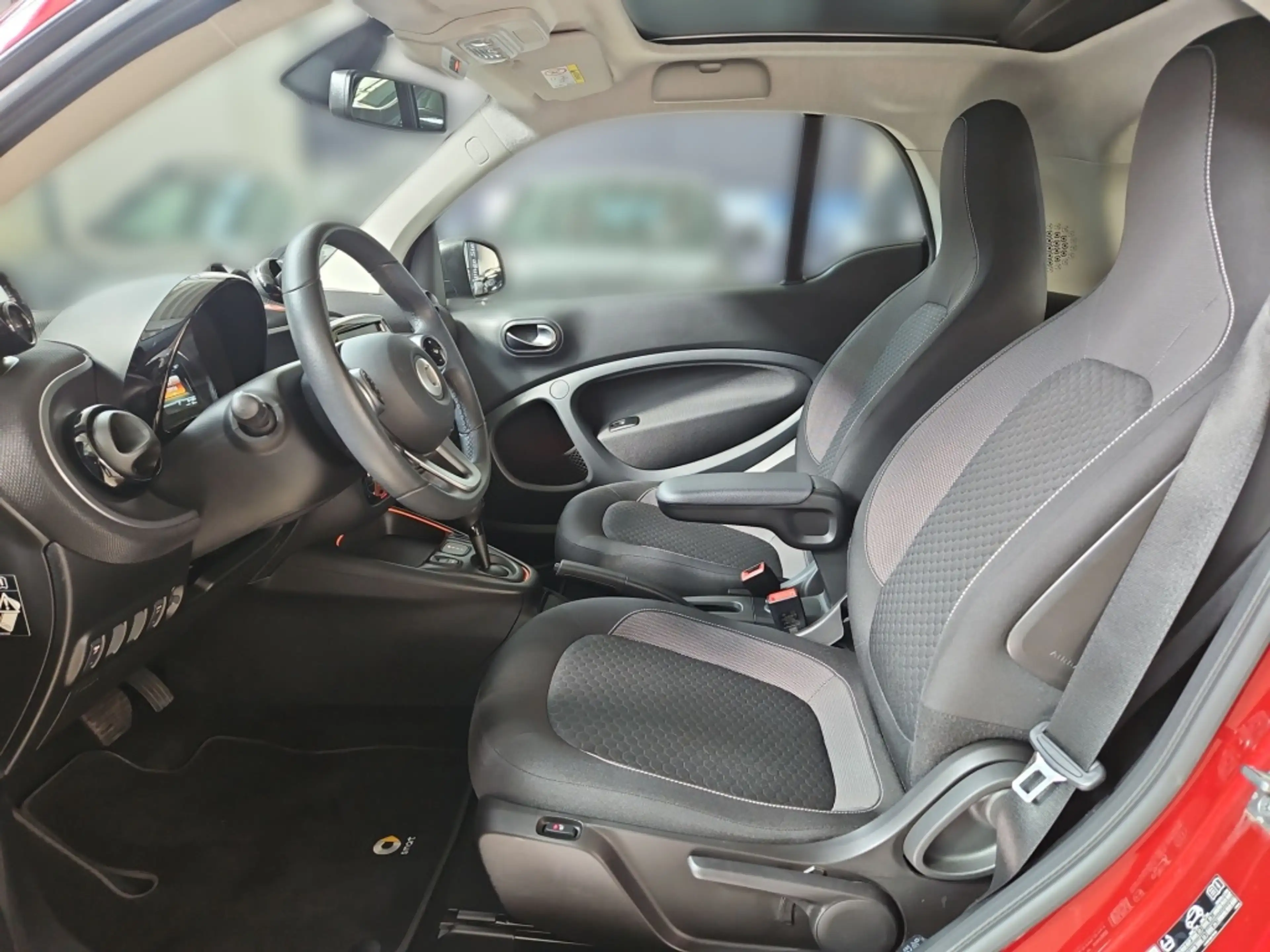 smart forTwo EQ  Pano Tempomat Navi LED SHZ SpurH KAM — photo 7