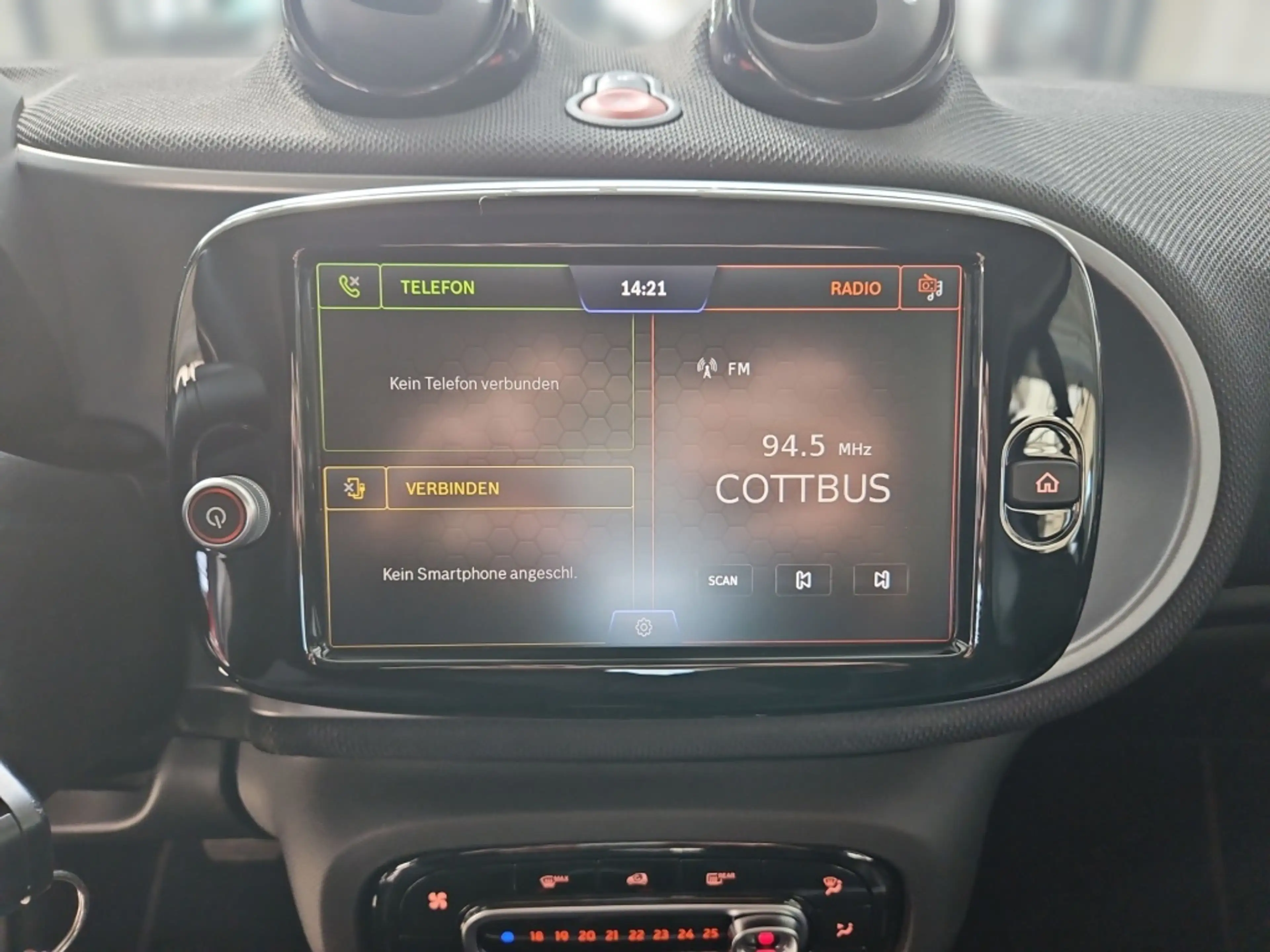 smart forTwo EQ  Pano Tempomat Navi LED SHZ SpurH KAM — photo 9