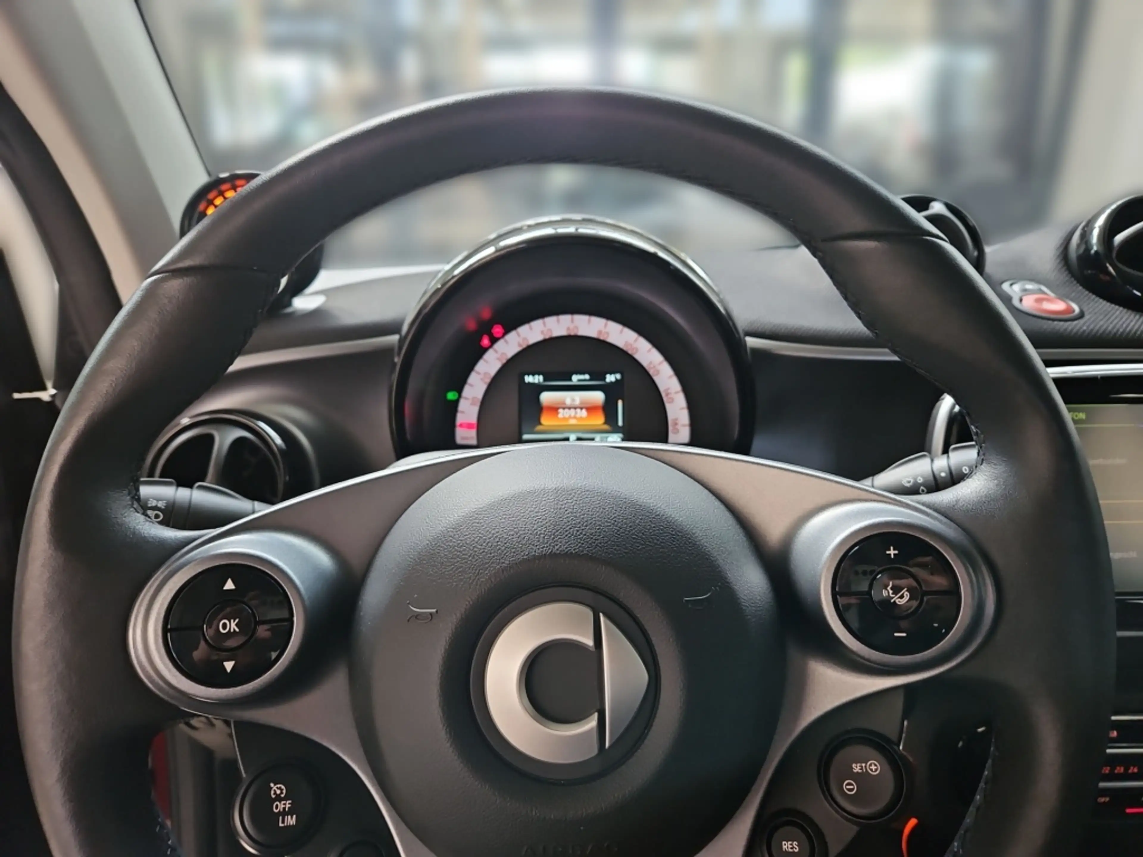 smart forTwo EQ  Pano Tempomat Navi LED SHZ SpurH KAM — photo 8