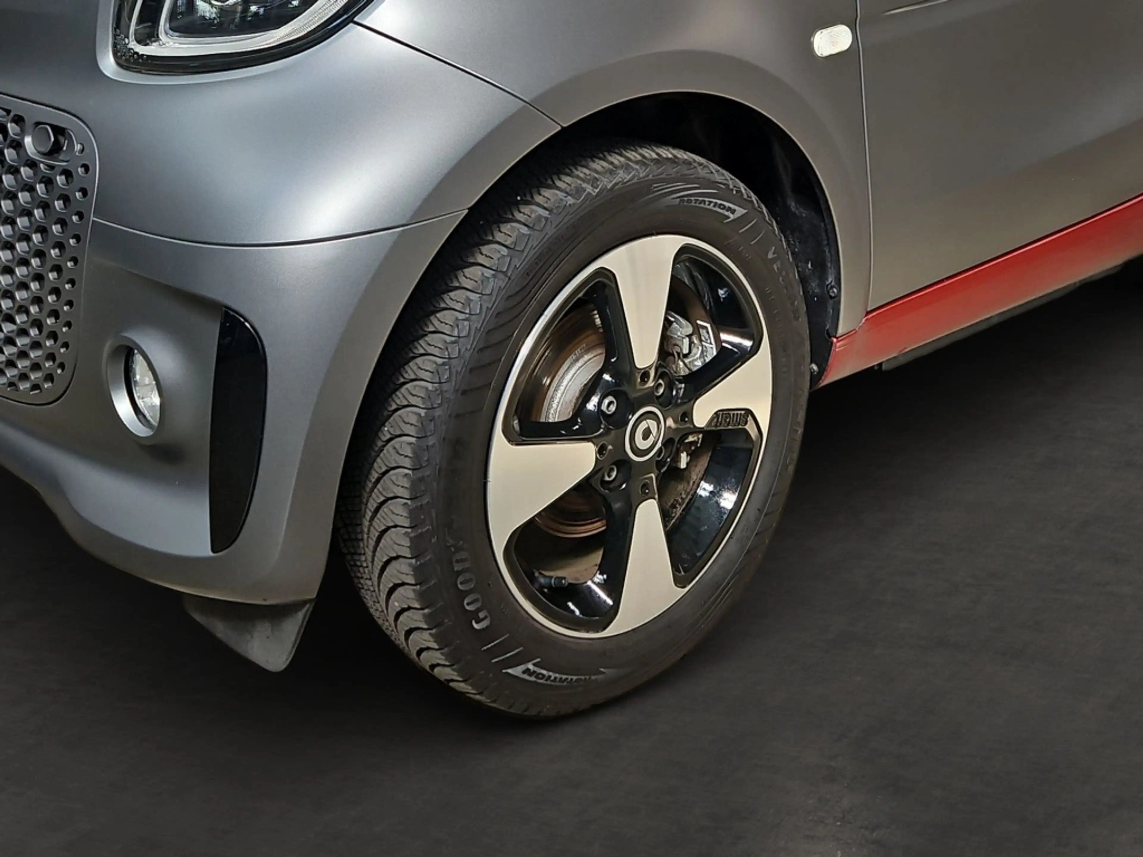 smart forTwo EQ  Pano Tempomat Navi LED SHZ SpurH KAM — photo 6