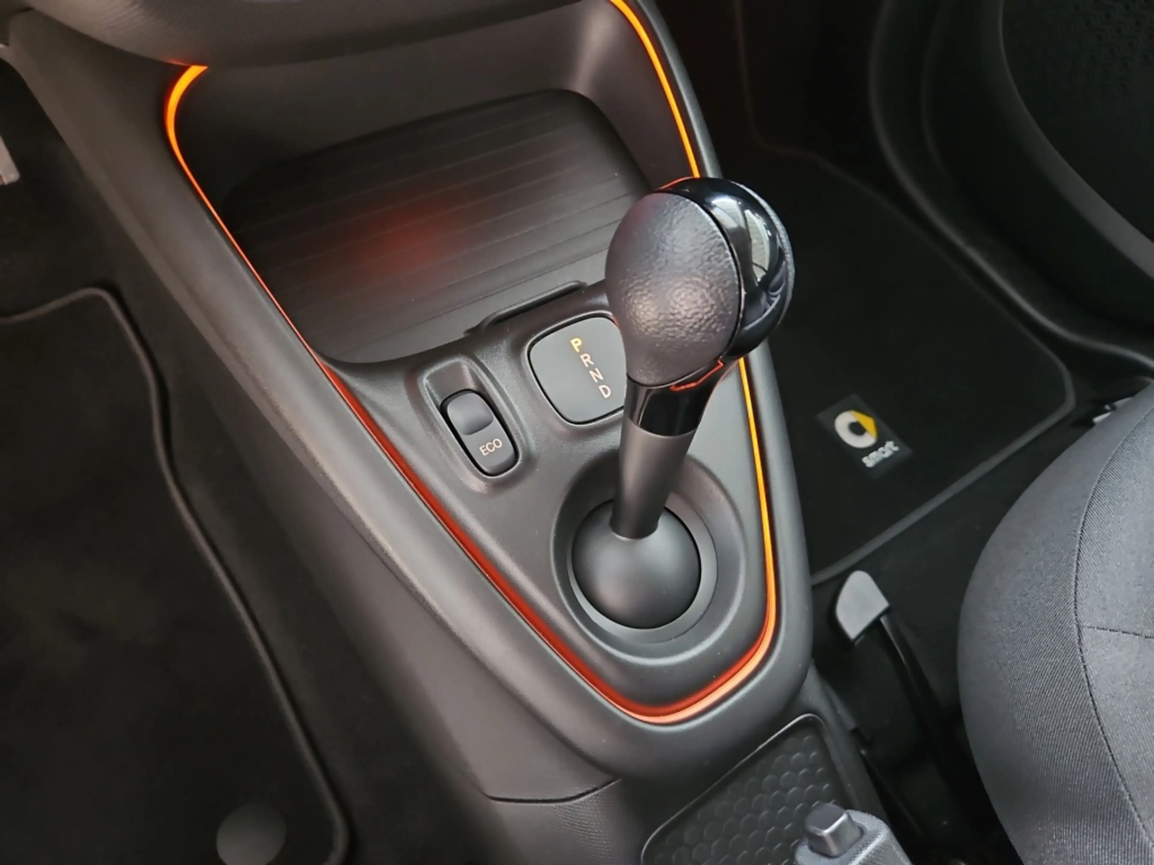 smart forTwo EQ  Pano Tempomat Navi LED SHZ SpurH KAM — photo 14