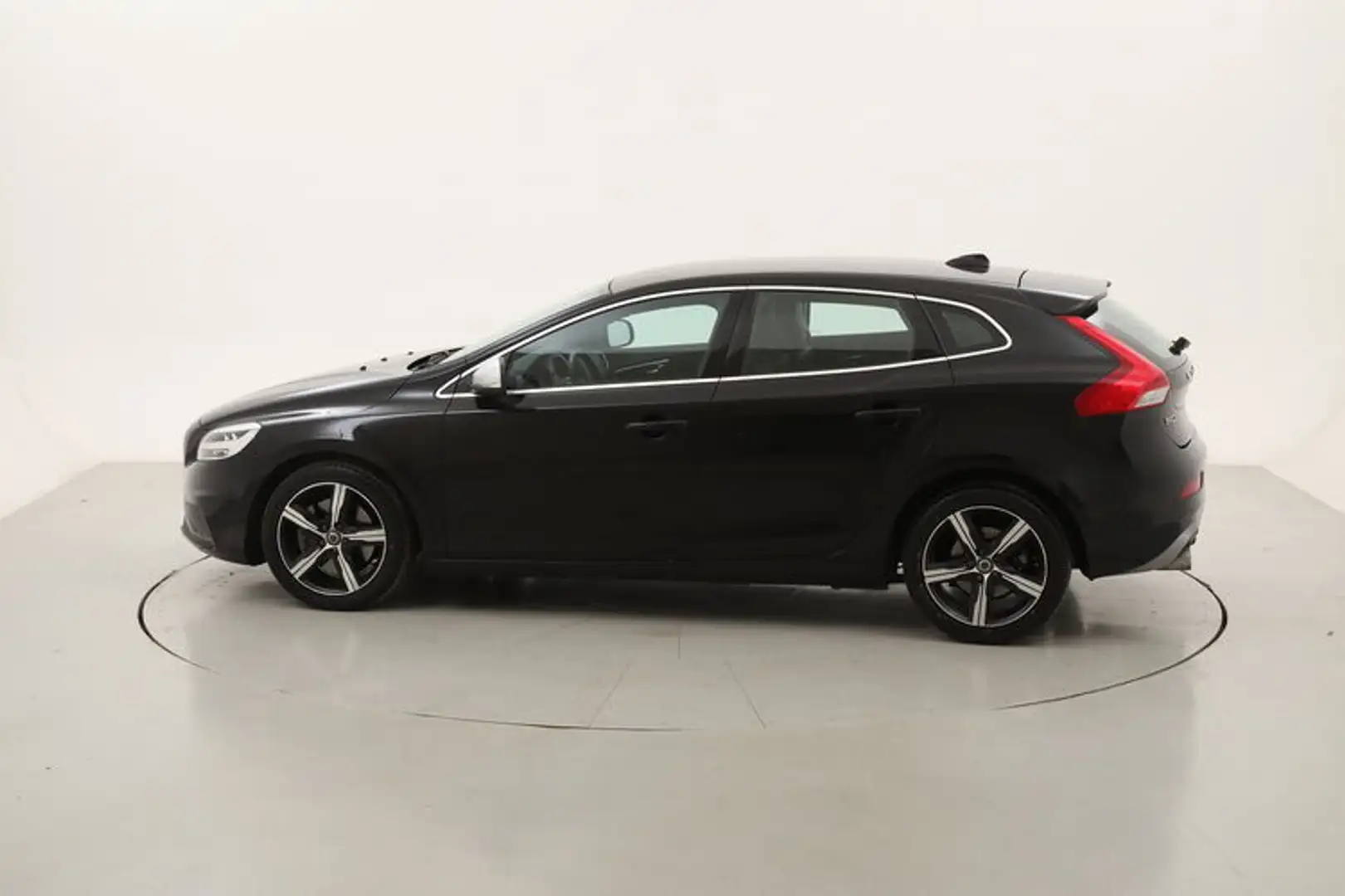 Volvo V40 D2 R-design Geartronic 2.0 Diesel 120CV Nero - 2