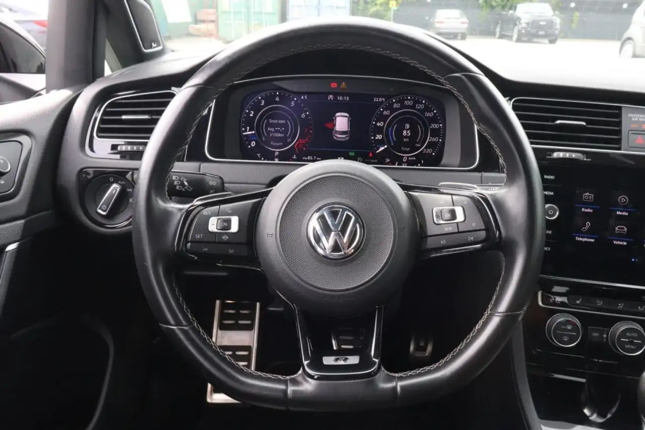 Volkswagen Golf R photo Volkswagen Golf R