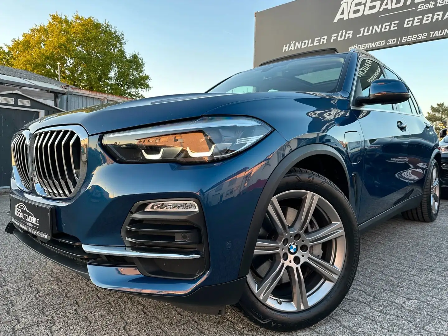 BMW X5 xDr45e xLine PANO*Crafted*ACC*2Achs*HK*Leder Blau - 1