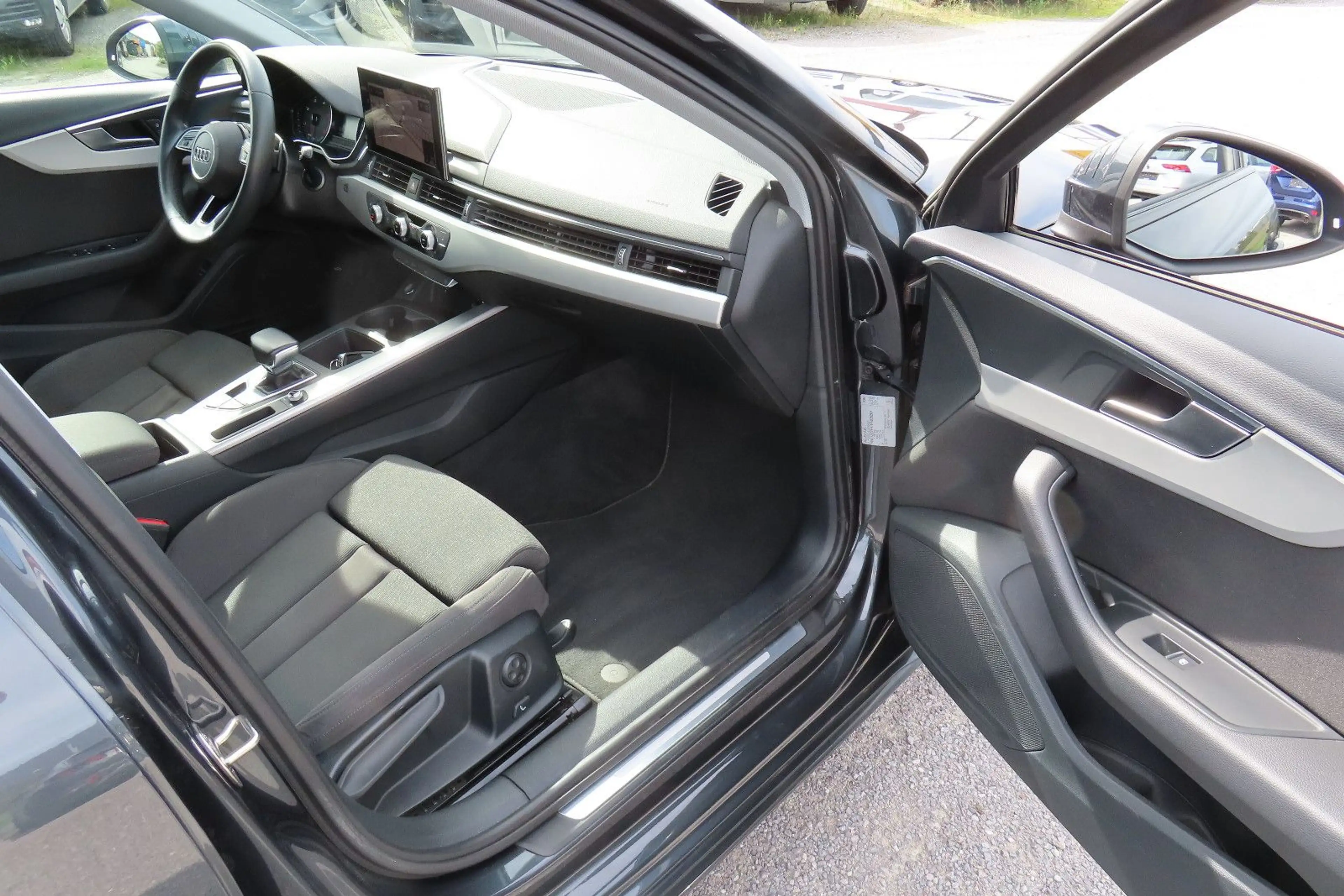Audi A4 Av 35 TDI DSG Navi Panorama HeadUp Kamera AHK — photo 17