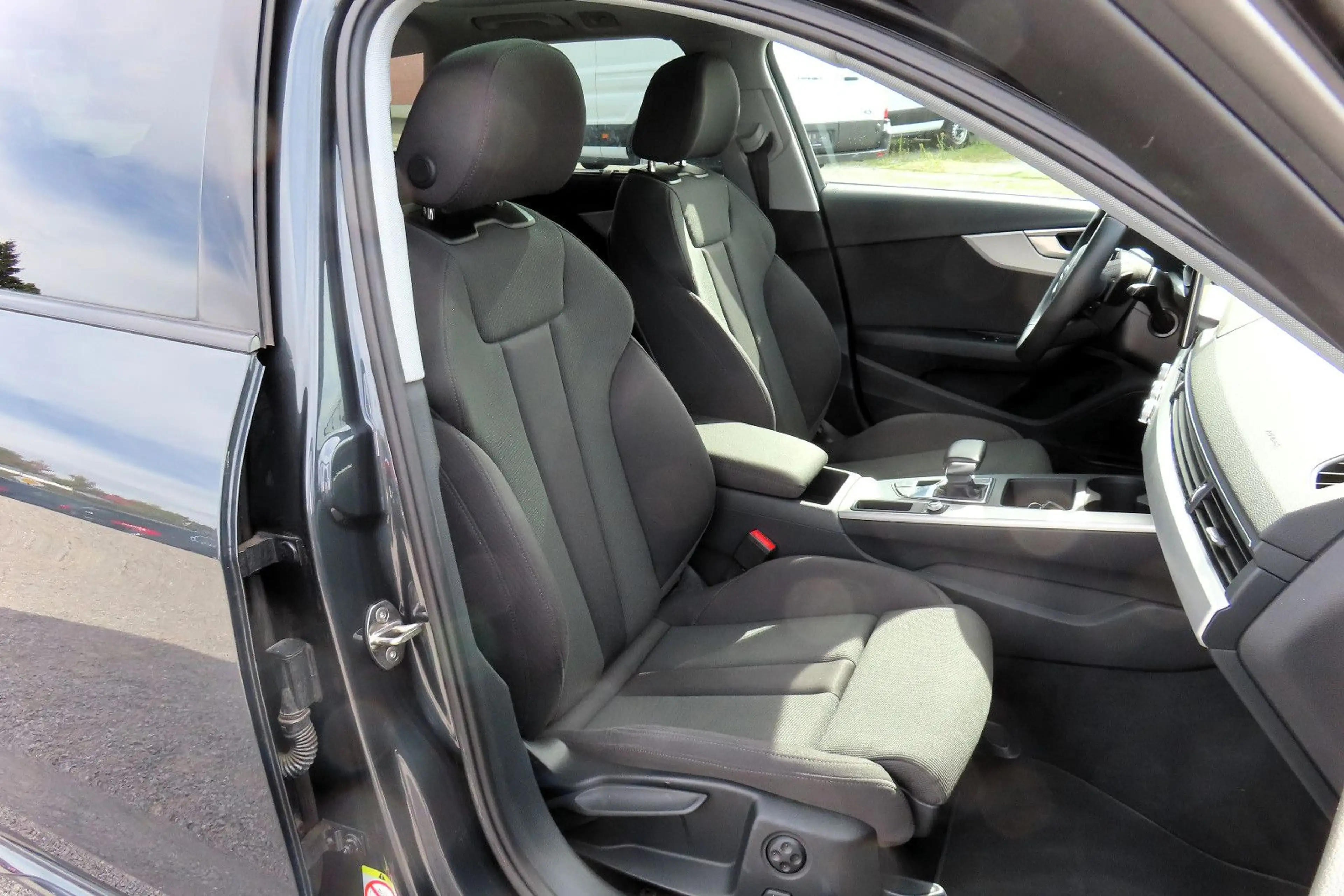 Audi A4 Av 35 TDI DSG Navi Panorama HeadUp Kamera AHK — photo 16