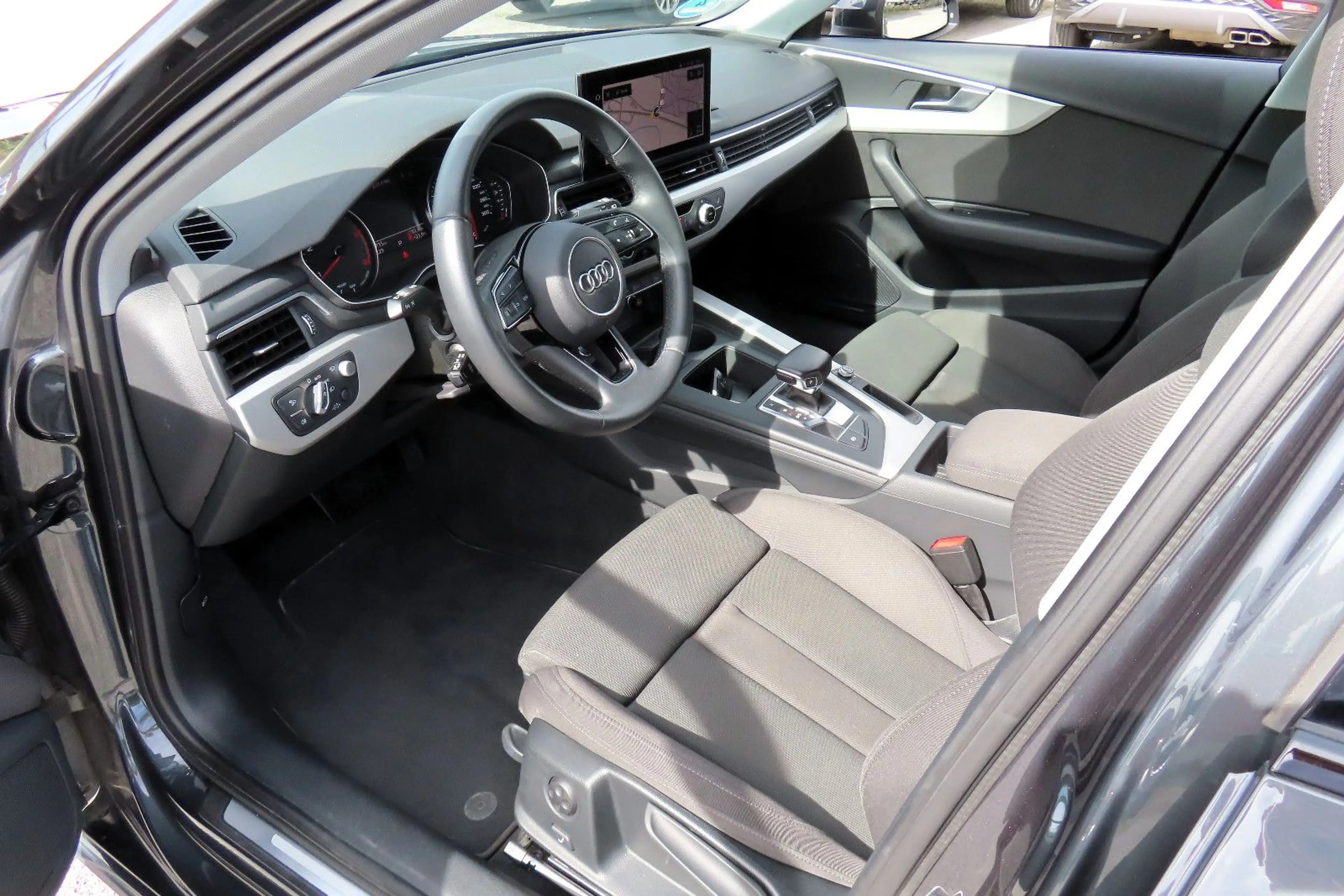 Audi A4 Av 35 TDI DSG Navi Panorama HeadUp Kamera AHK — photo 20