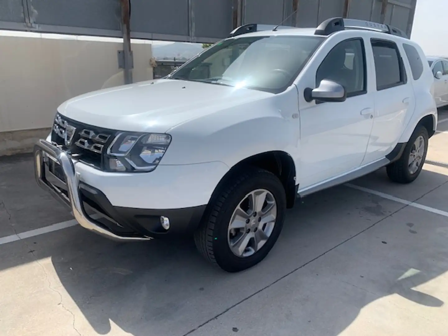 Dacia Duster 1.2 TCE Laureate 4x2 125 Biały - 1