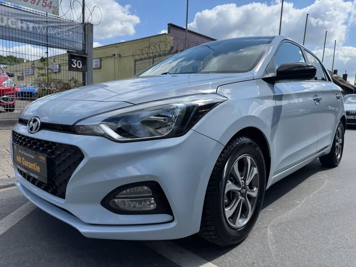 Hyundai i20 YES! Kamera Sitz. TÜV/Service NEU Garantie Gris - 1