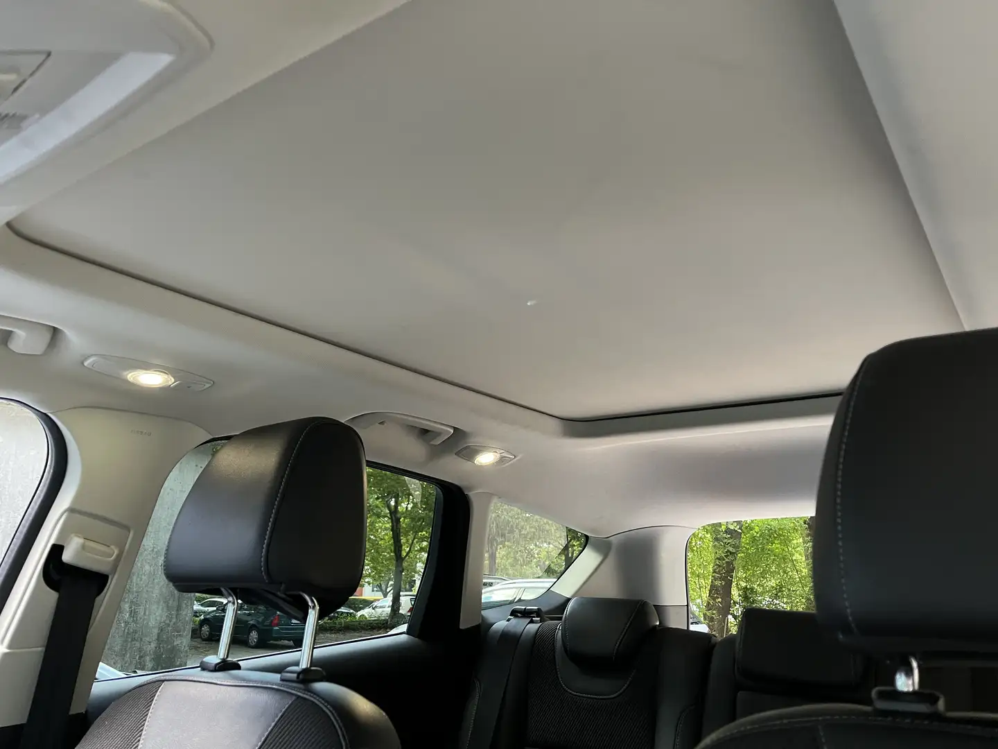 Ford Kuga 1.6 EcoBoost 4x4 Aut. Titanium Schwarz - 2