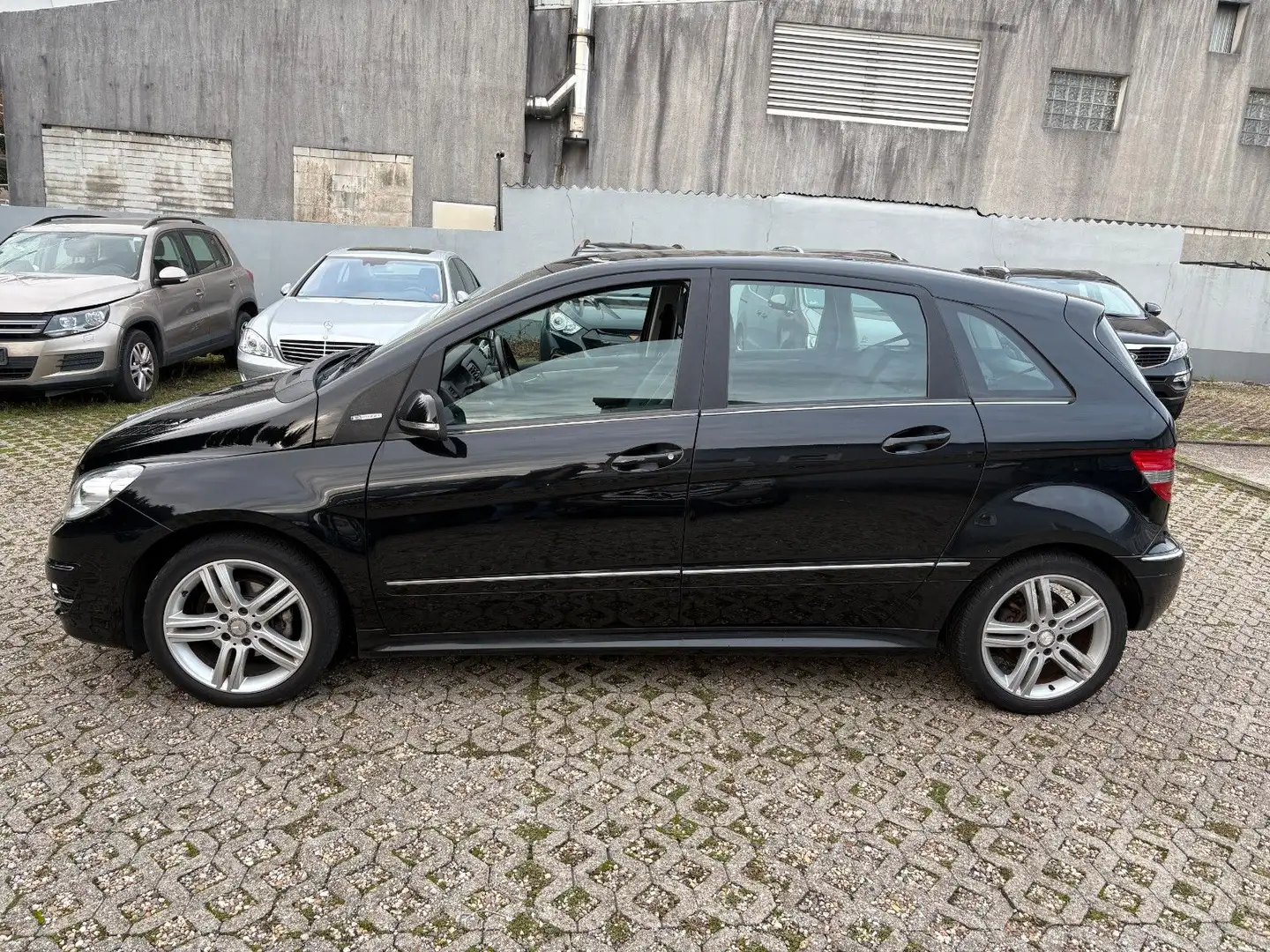 Mercedes-Benz B 180 B 180 KLIMA SHZ SPORT-PAKET Schwarz - 2