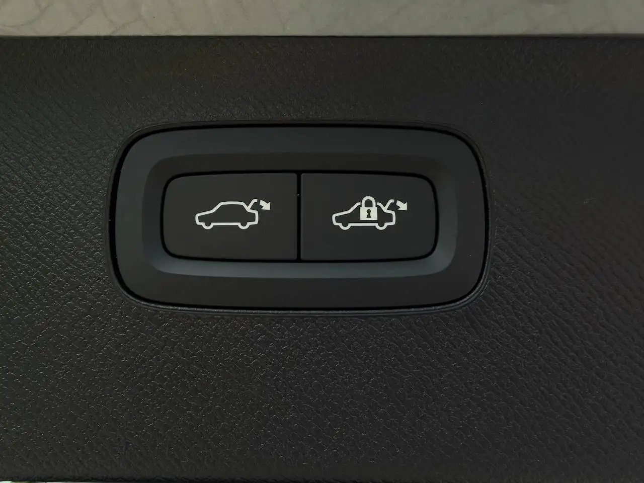 Volvo XC90 T8 PHEV PLUS DARK 7-ZIT HARMAN KARDON MEMORY SEATS APPLE CARPLAY, миниатюра 9