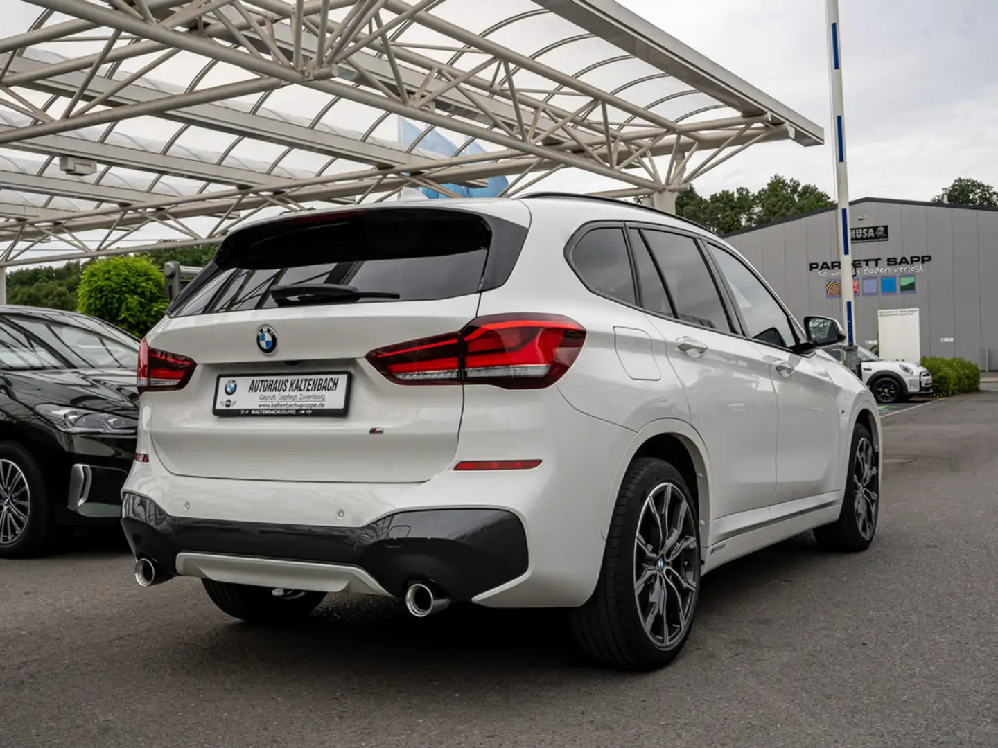 BMW X1 sDrive18d M-Sport FACEL. AHK LED NAVI SHZ Weiß - 2