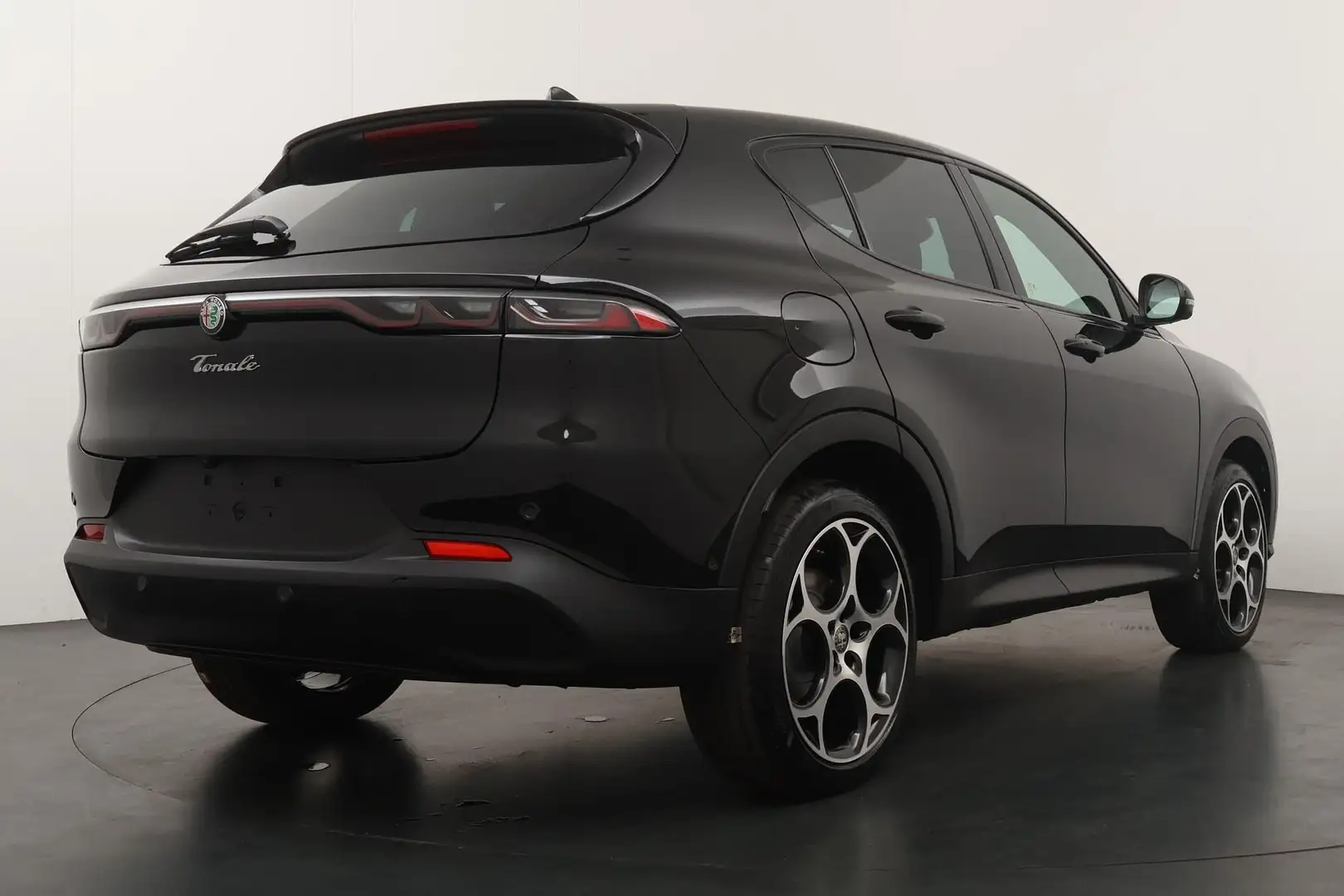 Alfa Romeo Tonale 1.3T PHEV Edizione Business Harman Kardon Audio |W - 2