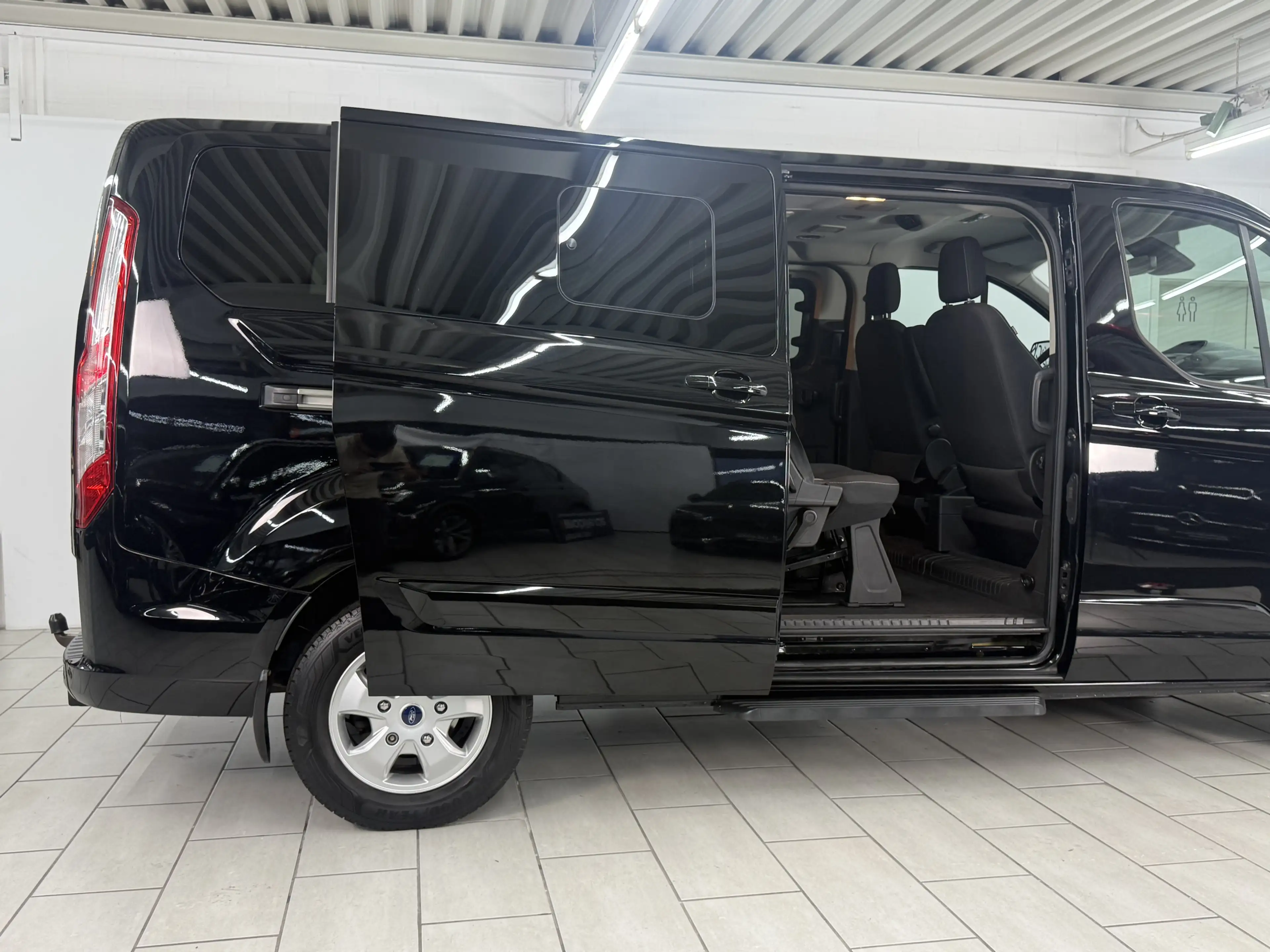 Ford Tourneo Custom 310 L2 Titanium R-Kam ACC AHK STH — photo 8