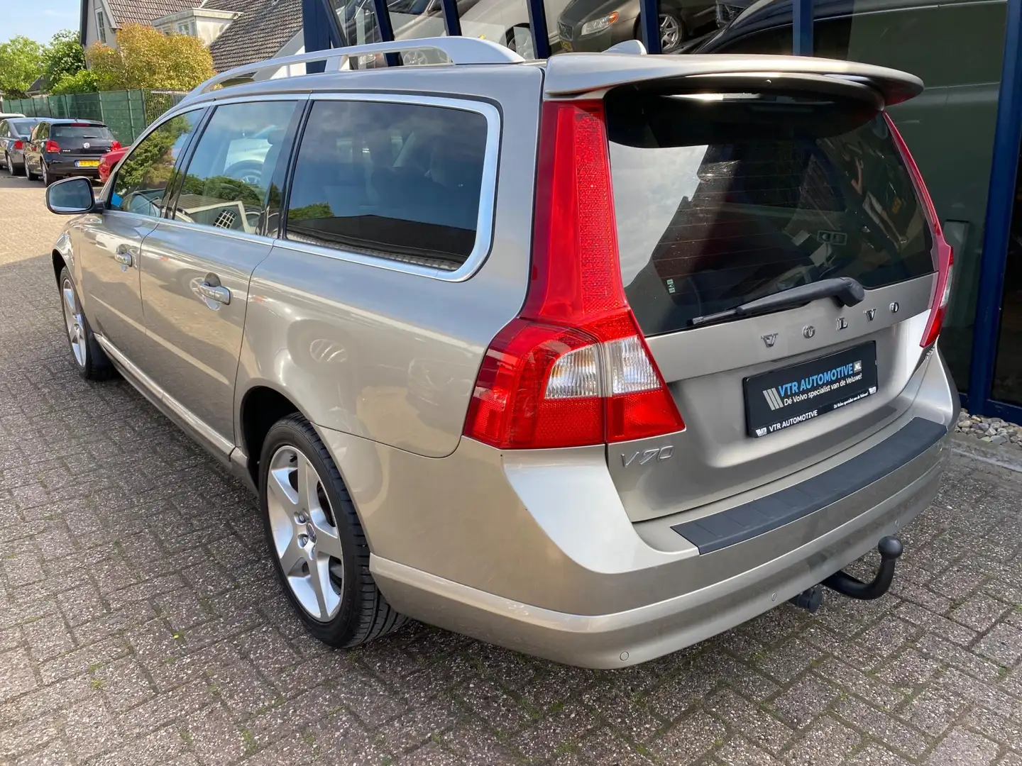 Volvo V70 2.5T Summum Automaat 200PK LEER / XENON / TREKHAAK Braun - 2