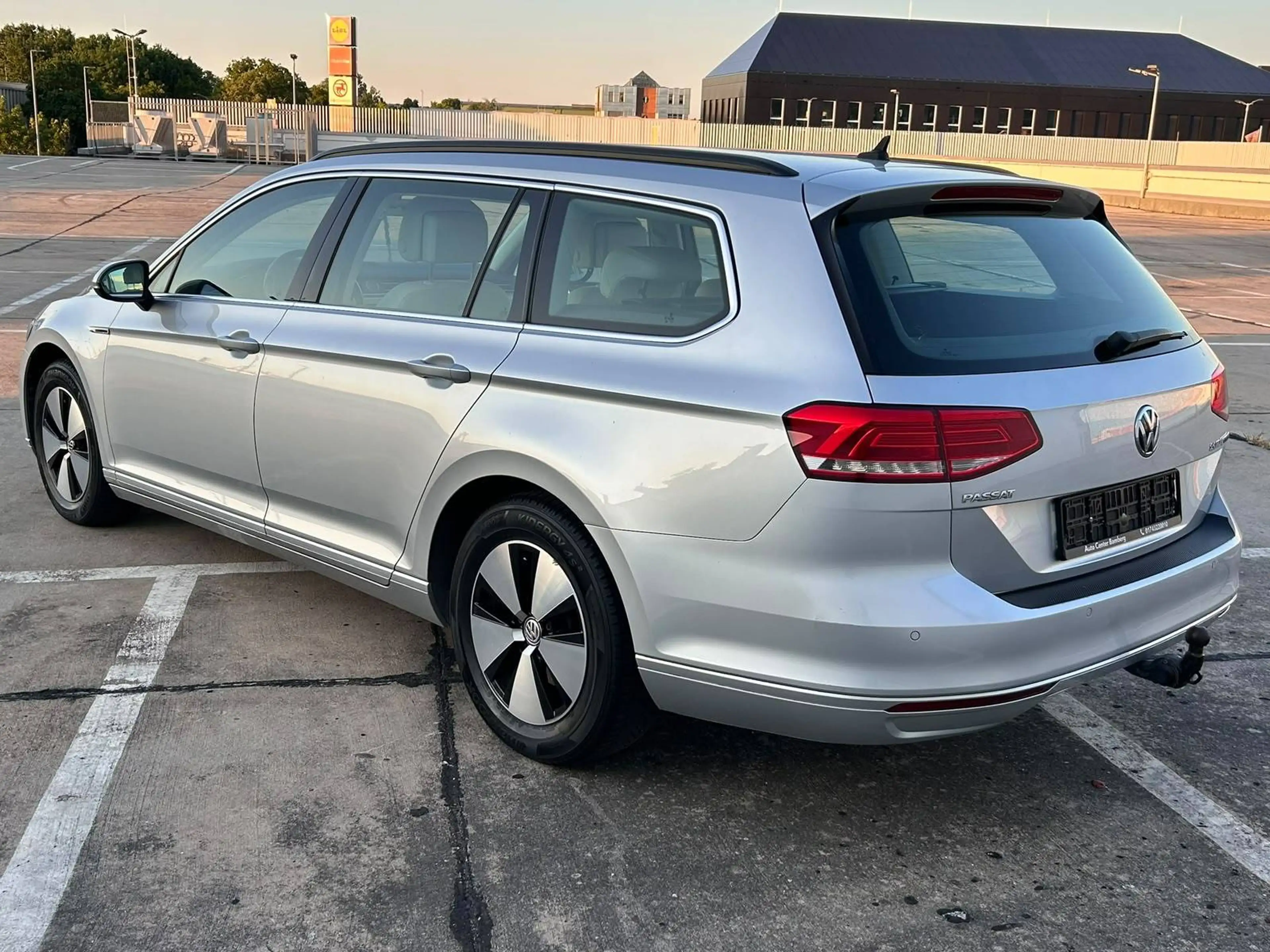 Volkswagen Passat Variant Comfortline|2,0TDI|150PS|DSG|AHK|CAM|SHZ|PDC|EURO6 — photo 8