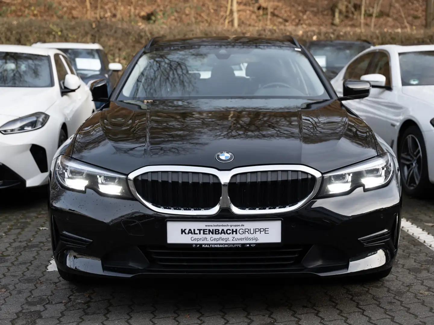 BMW 330 d Touring Advantage LED NAVI SHZ PDC KLIMA Schwarz - 2