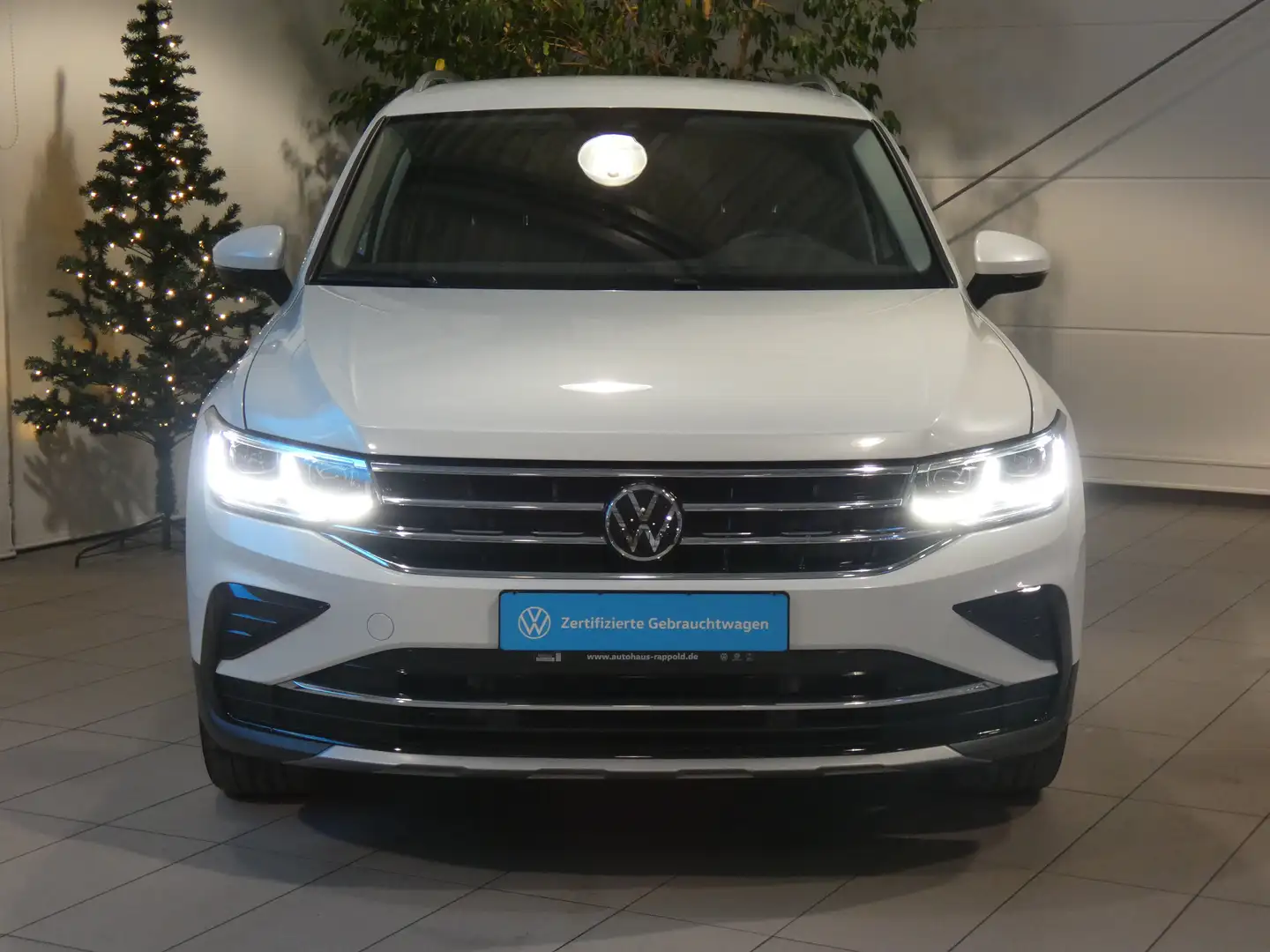 Volkswagen Tiguan Elegance 2.0 TDi 4Motion DSG STHZ AHK IQ LIGHT Weiß - 2