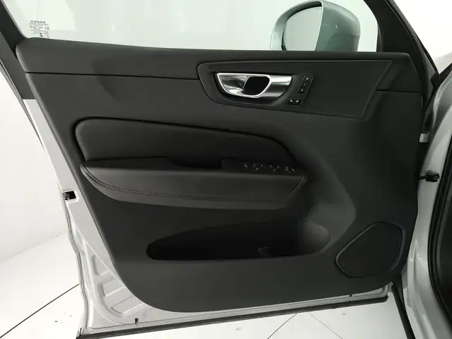 Volvo XC60 view 12