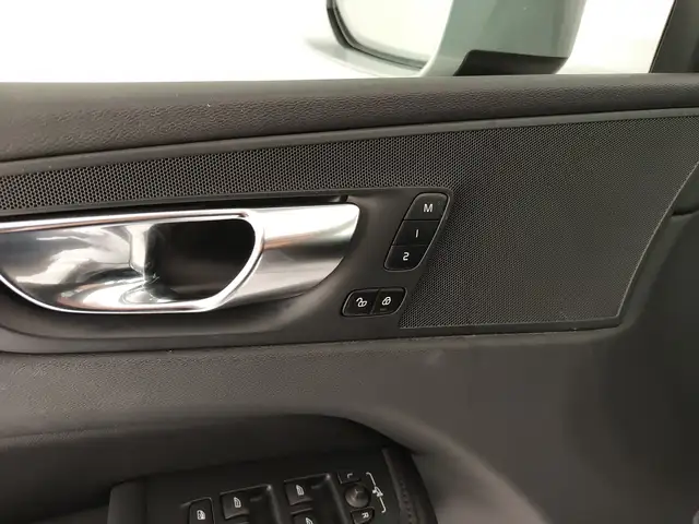 Volvo XC60 view 13