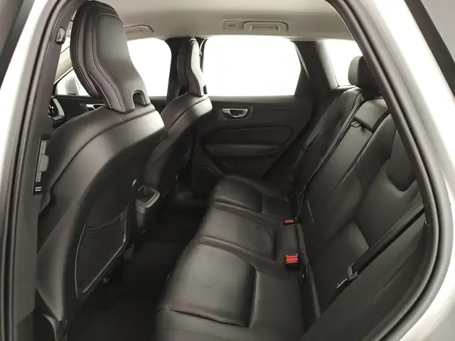 Volvo XC60 view 10