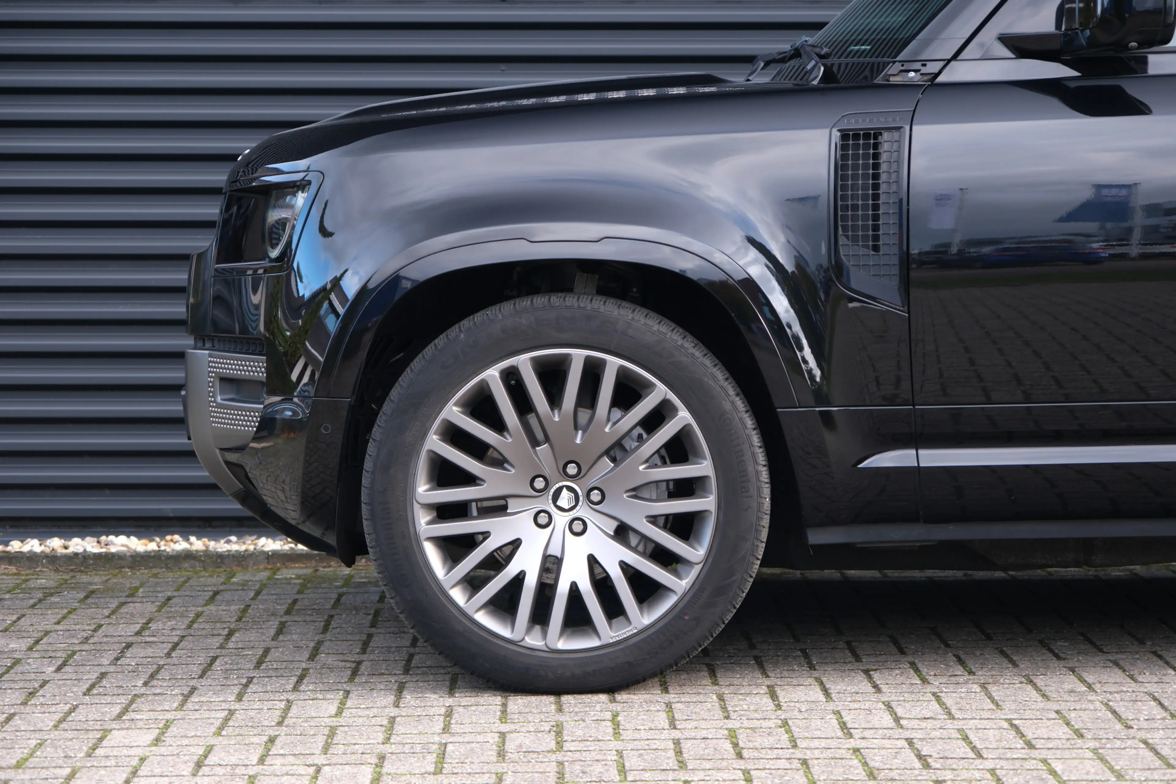Land Rover Defender 110 2.0 P400e 110 X-Dynamic SE / 22'' Heritage/ Sc — photo 11