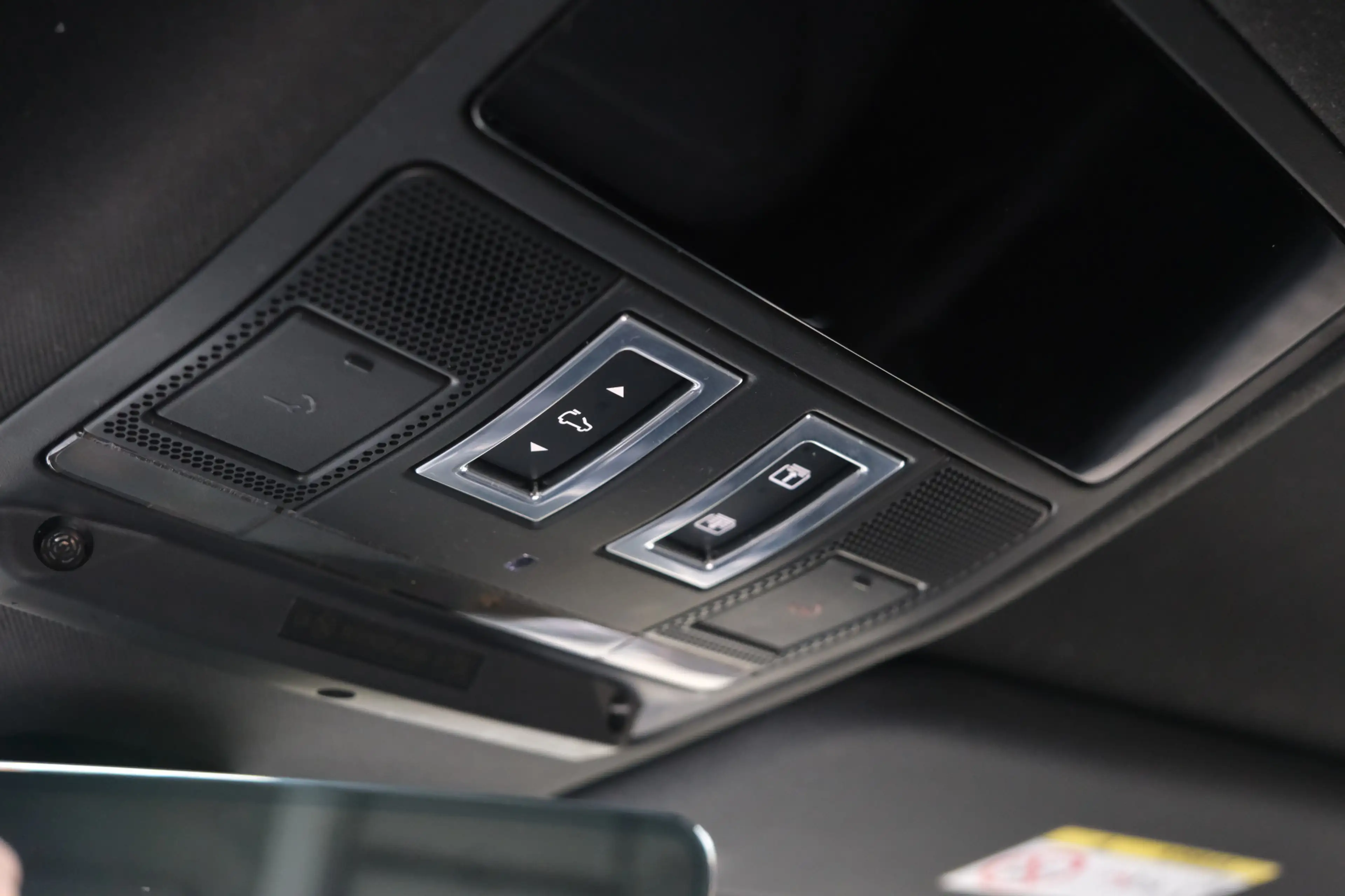 Land Rover Defender 110 2.0 P400e 110 X-Dynamic SE / 22'' Heritage/ Sc — photo 34