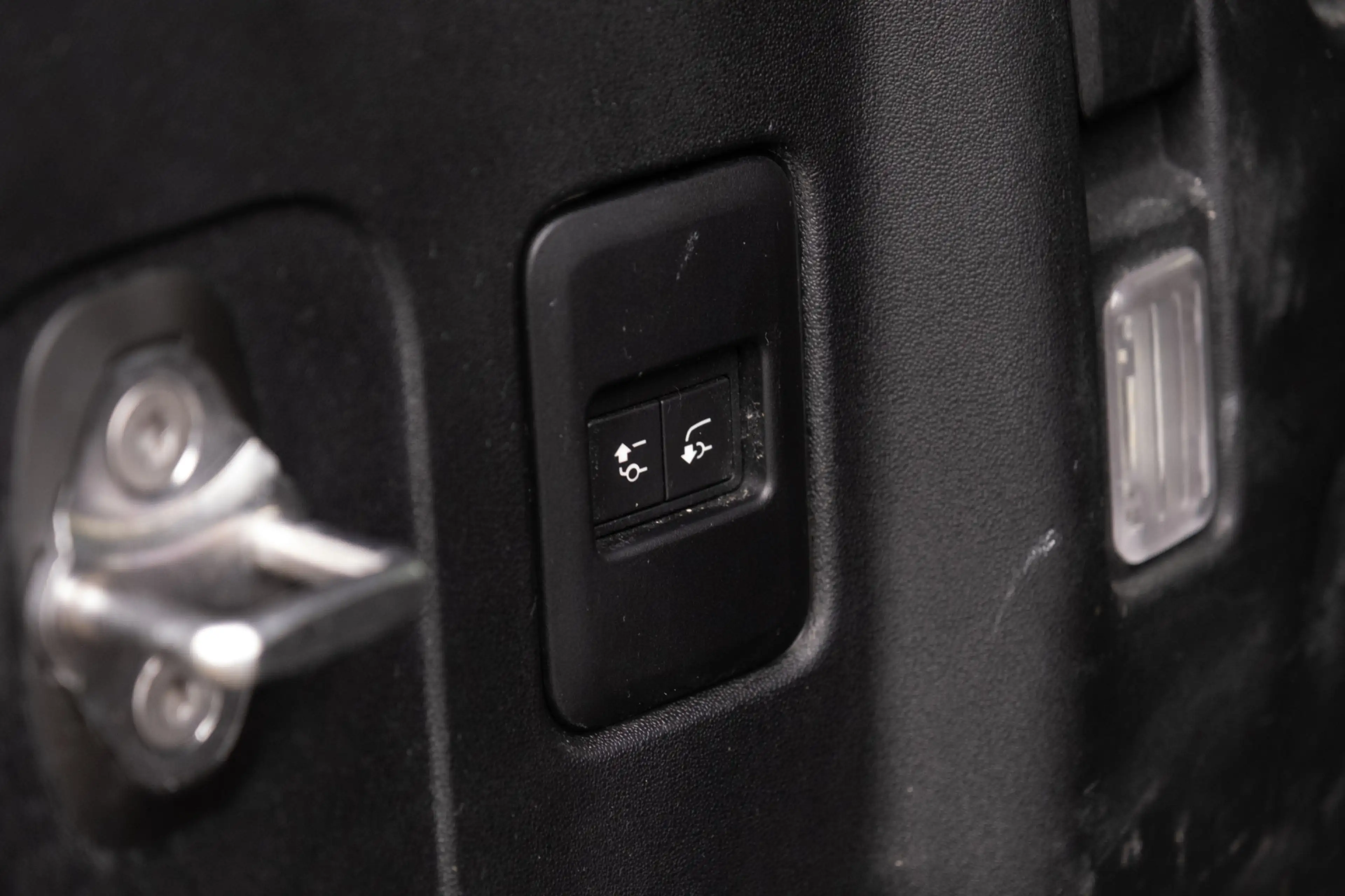 Land Rover Defender 110 2.0 P400e 110 X-Dynamic SE / 22'' Heritage/ Sc — photo 21